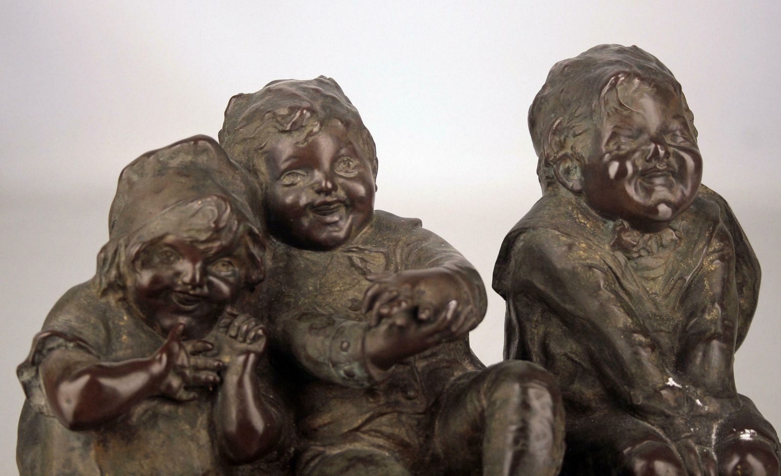 'Watching Something': Patinated Bronze Sculpture Of Three Children Laughing And Sitting By Spanish Artist Juan Clara photo vinterior