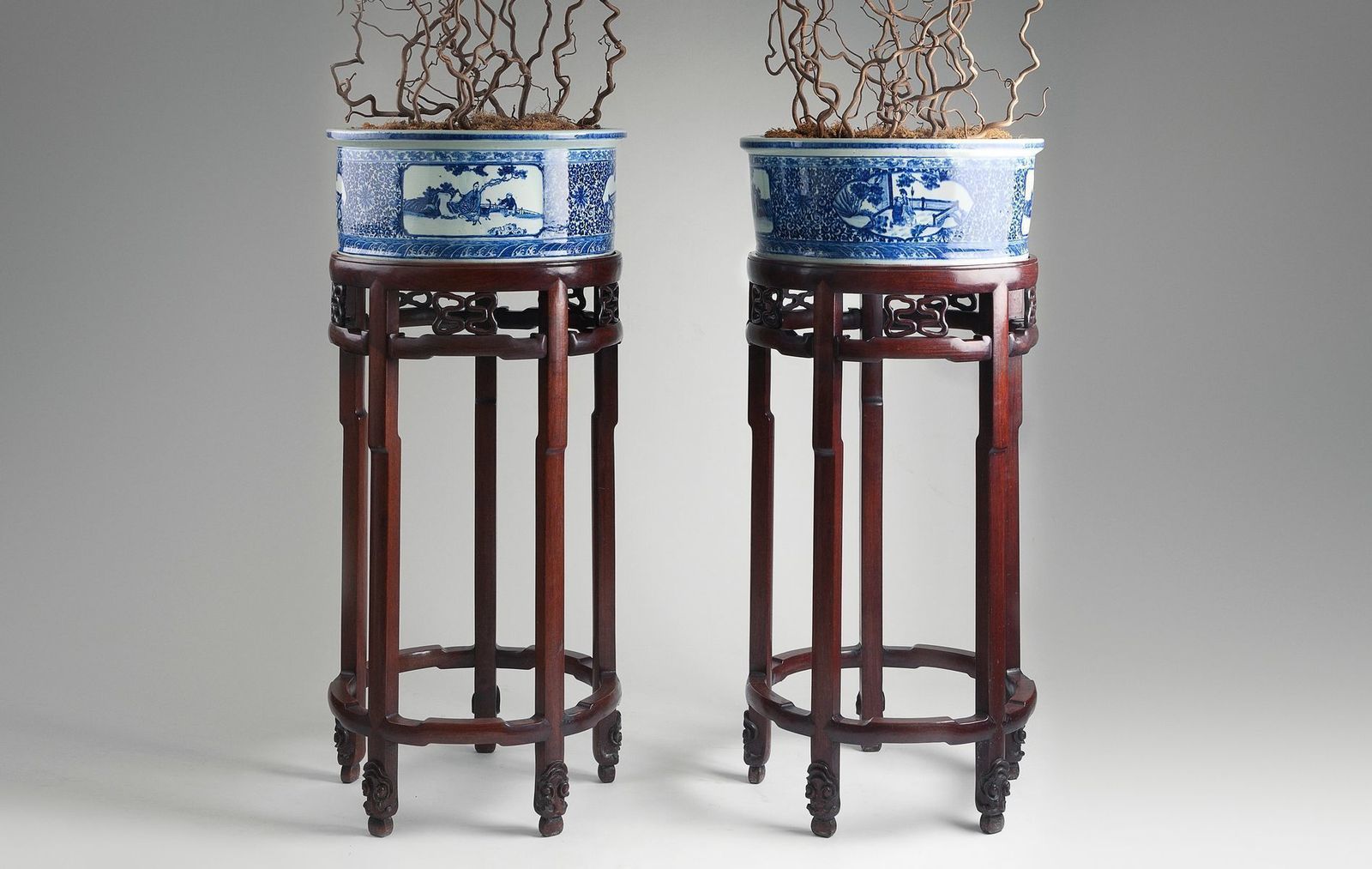 Chinese Porcelain Planters With Rosewood Pedestals, 1900s, Set Of 2