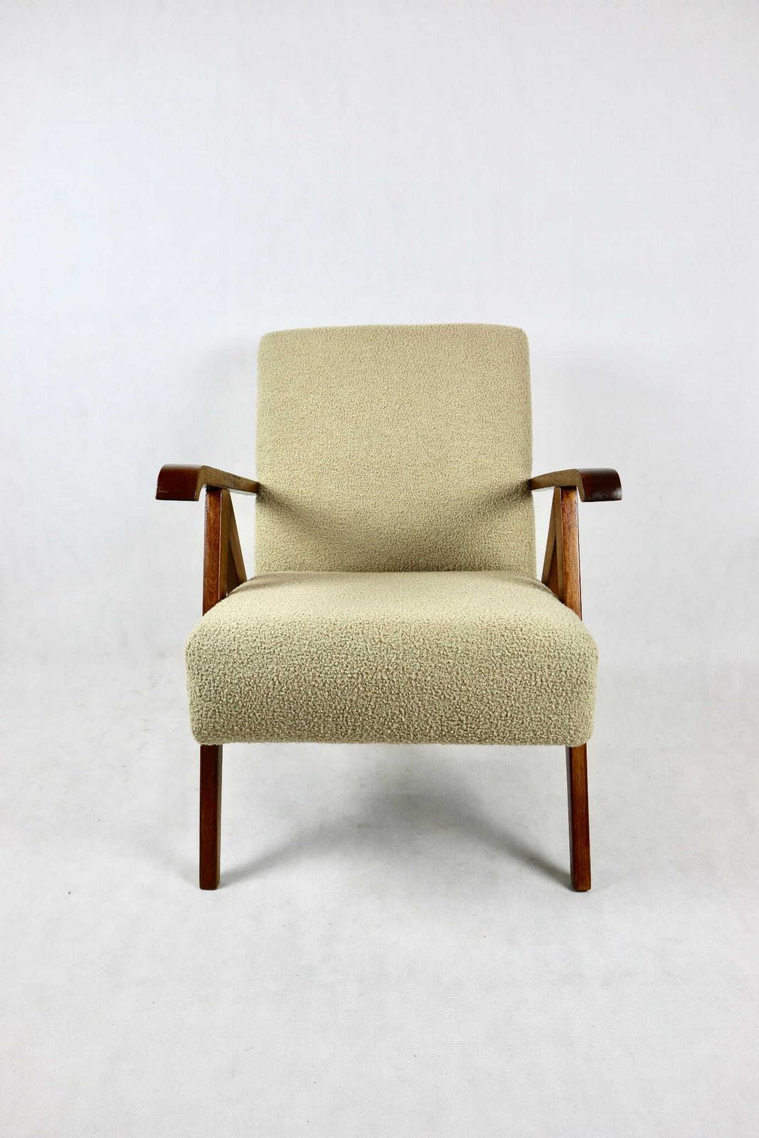 Vintage Armchair Like Var, Beige Boucle photo furniture