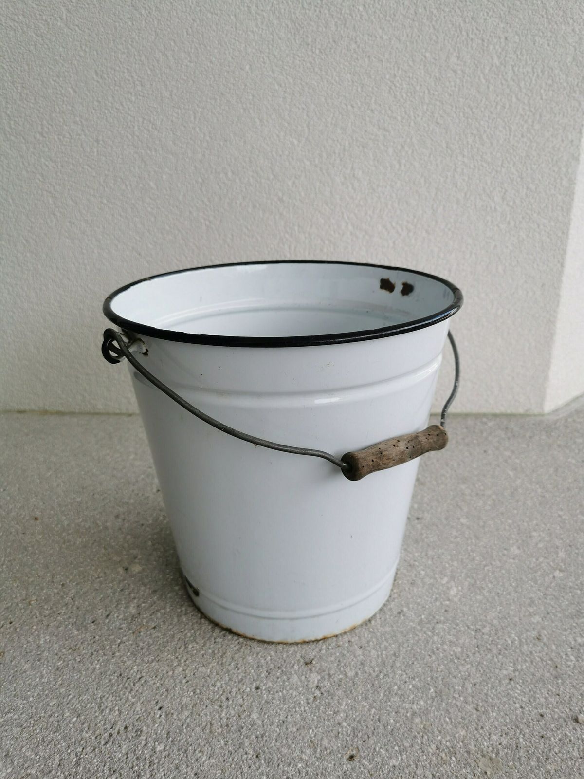 Vintage Large Enamel Buckets By Emo Celje / 1970s Yugoslavia / White Enamelware Planter With Wooden Handle photo 71.0