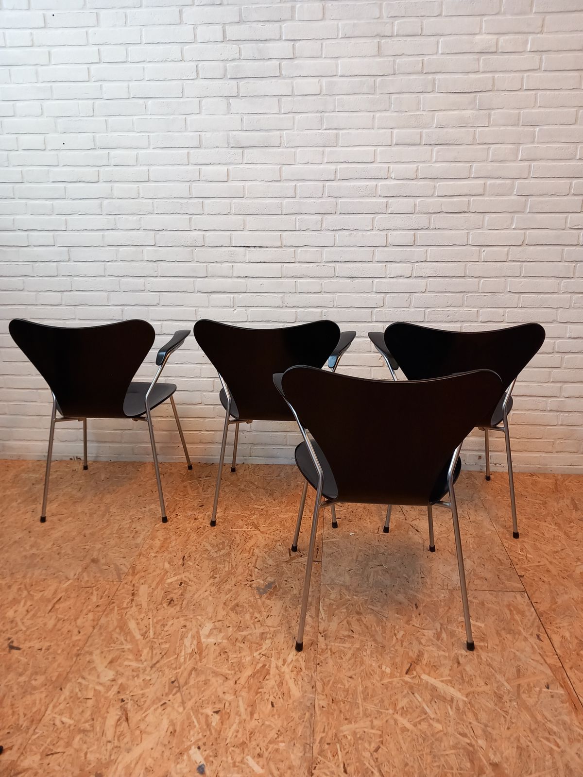 Set Of 4 Arne Jacobsen Chairs 3107 With Armrests photo vintage