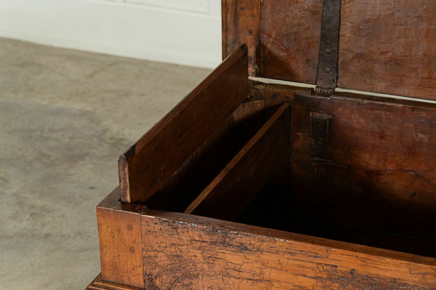 photo buy 17thc Italian Cedar Wood Coffer