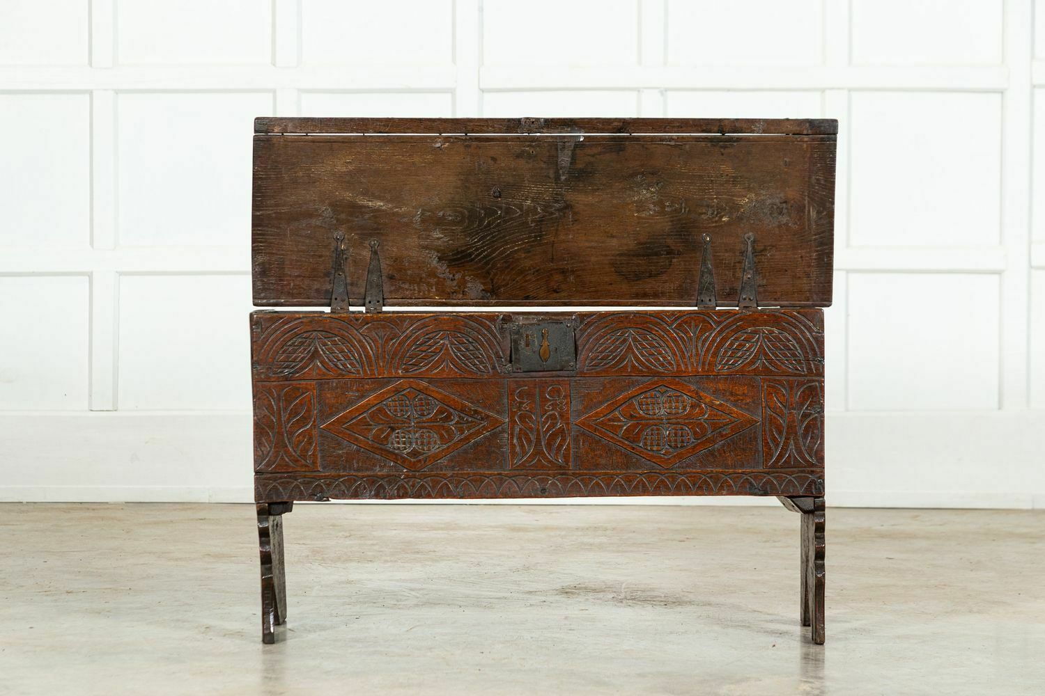 17thc English Oak Coffer, 1700s photo vinterior