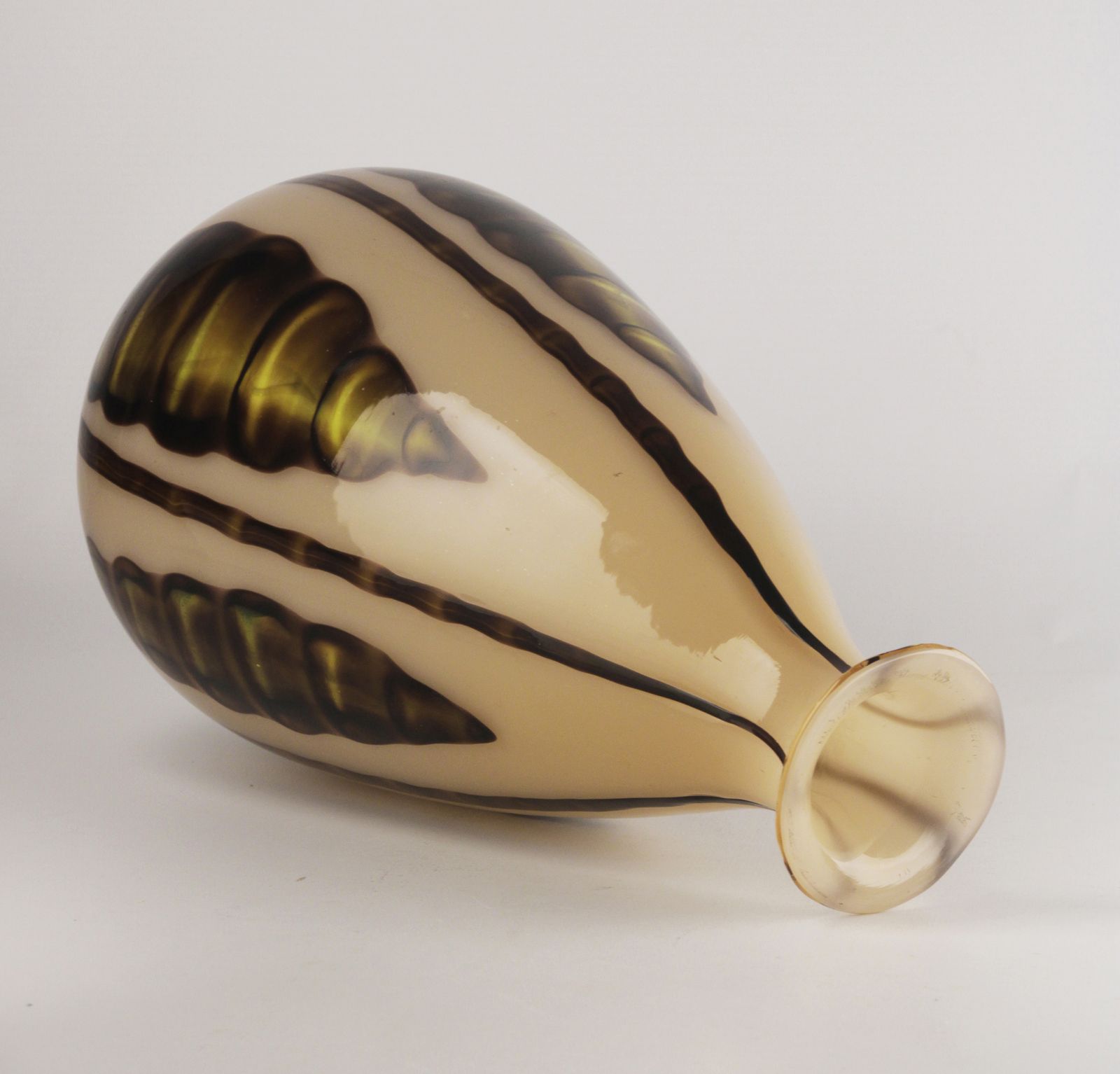 Early 20th Century Art Déco Czech Glazed Art Glass Bulbous Vase Decorated With Plant Motifs photo 1350.0