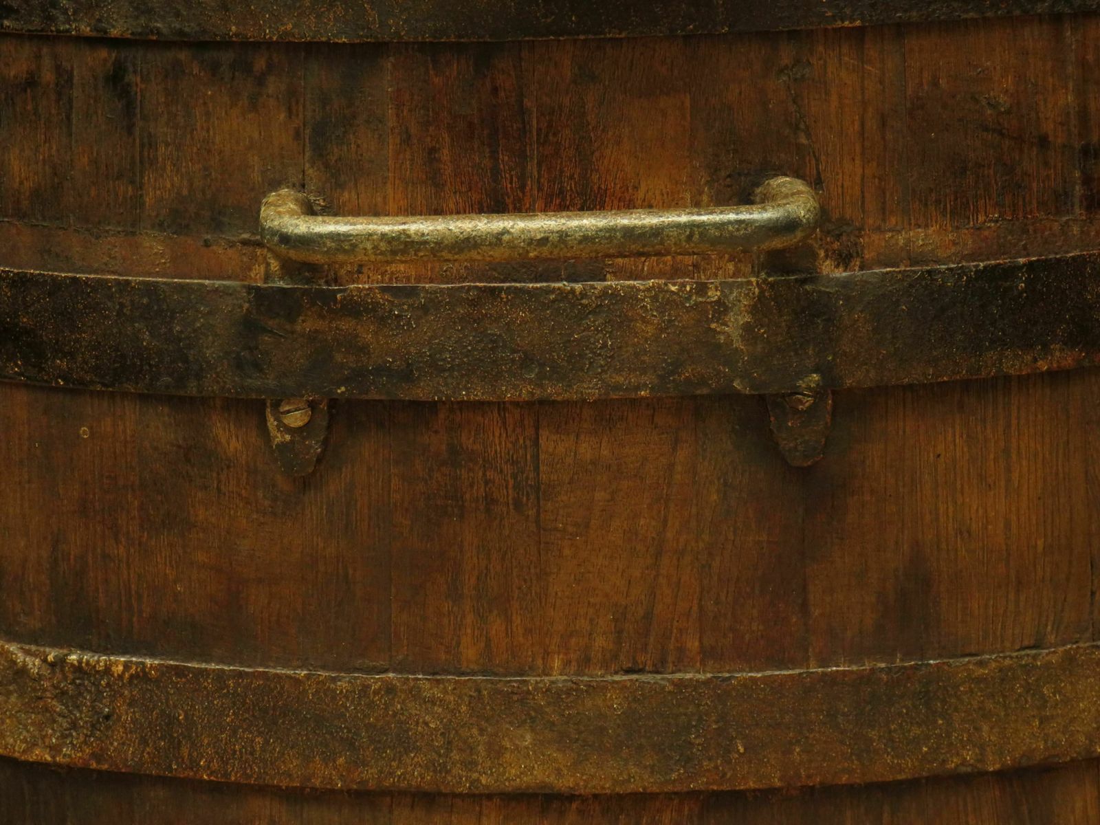 photo vinterior Large Antique Coopered Pig Salting Barrel With Lid, Coffee Or Bar Table