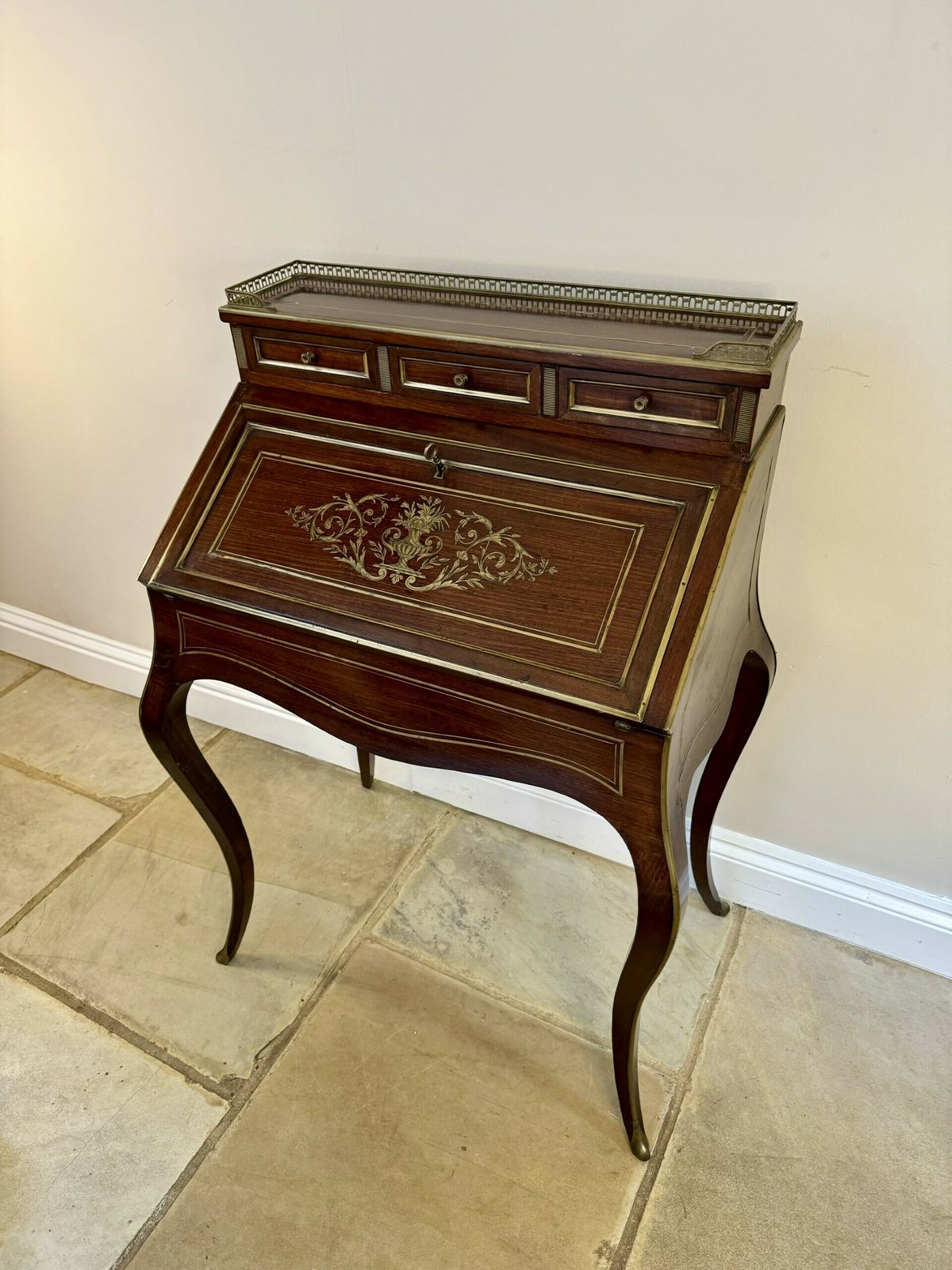 Stunning Antique French Quality Rosewood Brass Inlaid Bureau photo vinterior