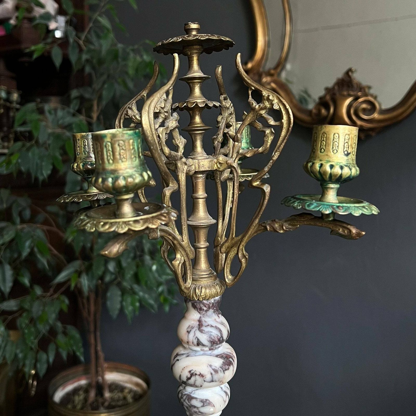 Antieke Kandelaber, Art Nouveau Kandelaber, Antieke Kandelaarhouder, Sierlijke Franse Kandelaar Van Marmer En Messing photo vintage