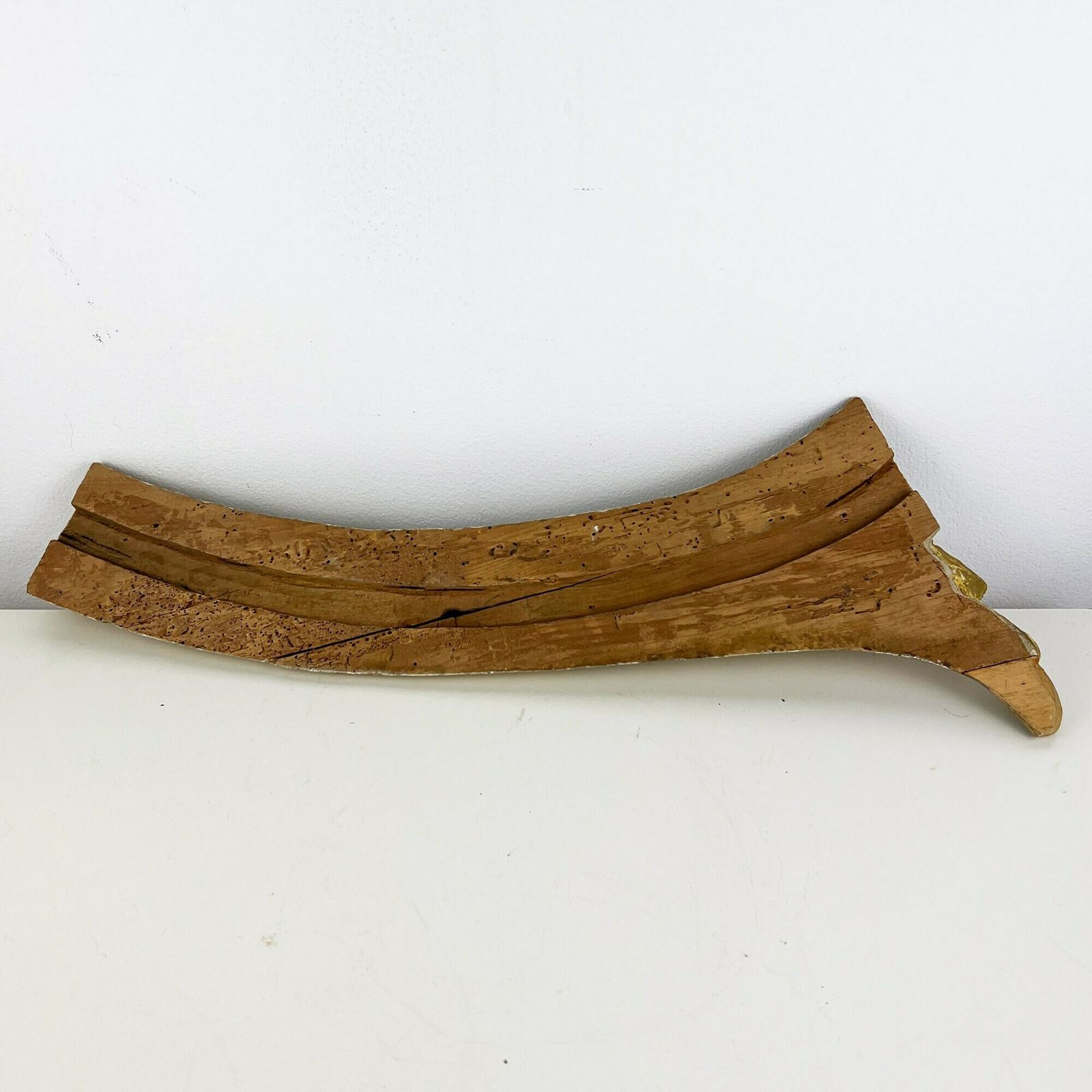 Antiek Verguld Houten Snijwerkfragment, 19e Eeuw – Architecturaal Sloopmateriaal, Italiaans Decoratiestuk photo for sale