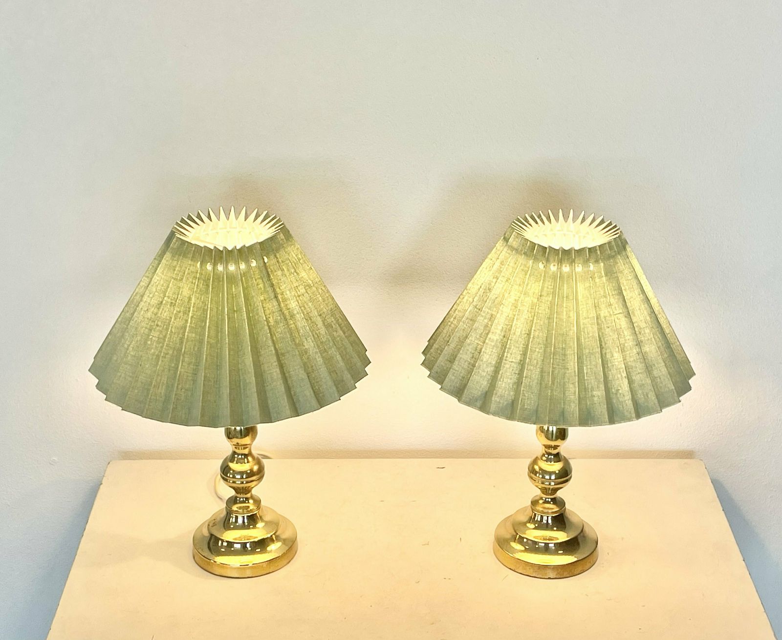 Danish Mid Century Modern 1960s Pair Of Table Lamps In Patinated Brass With Green Shades   Design From Knud Christensen Belysning, Denmark photo for sale