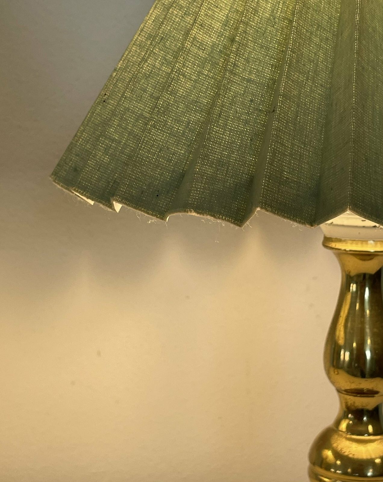Danish Mid Century Modern 1960s Pair Of Table Lamps In Patinated Brass With Green Shades   Design From Knud Christensen Belysning, Denmark photo vinterior