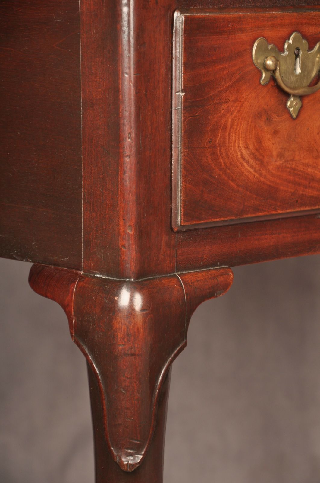 photo furniture Fine Early 18th Century Mahogany Lowboy