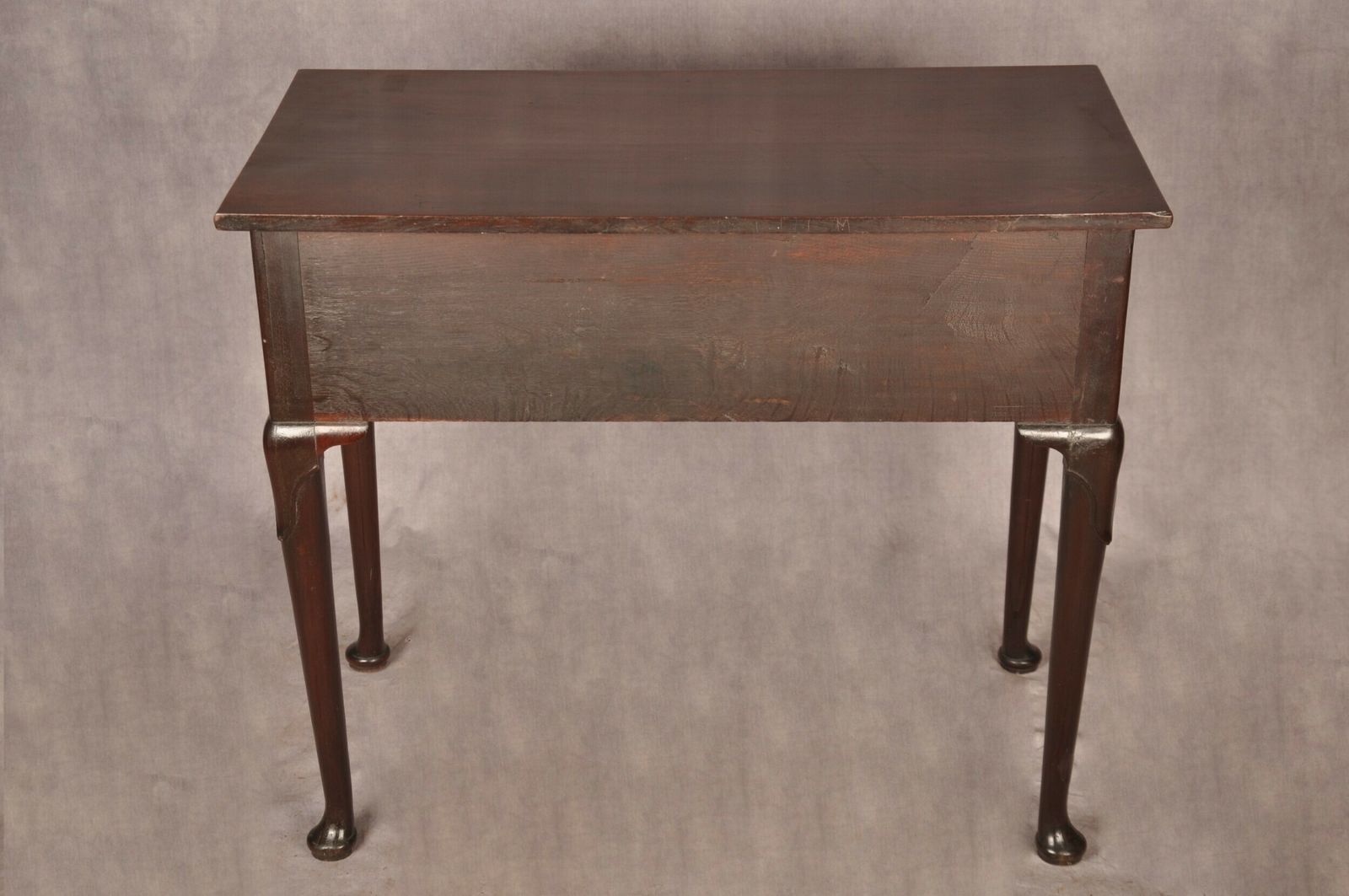 photo vinterior Fine Early 18th Century Mahogany Lowboy