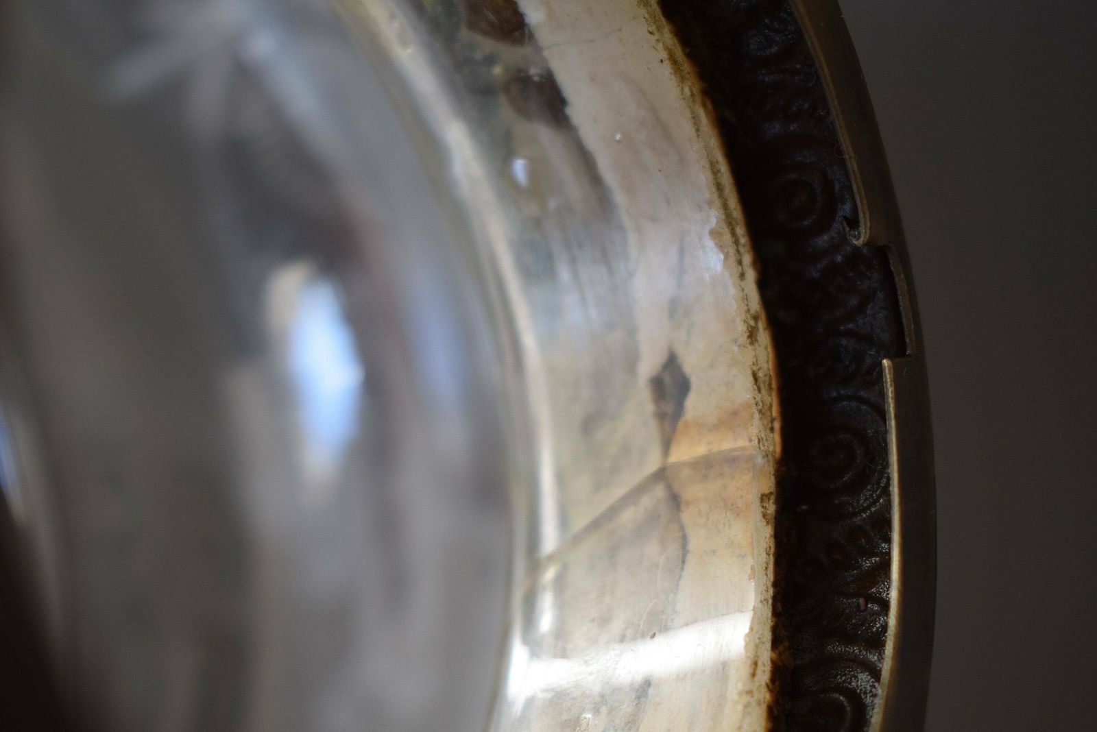 photo furniture Large Antique French Cut Crystal Wheel Engraving Glass Lamp Shade With Brass Mount