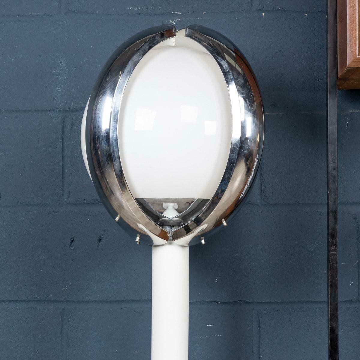 1195.0 A 20th Century Italian "Space Age" Floor Lamp With Hand Blown Venetian Glass photo