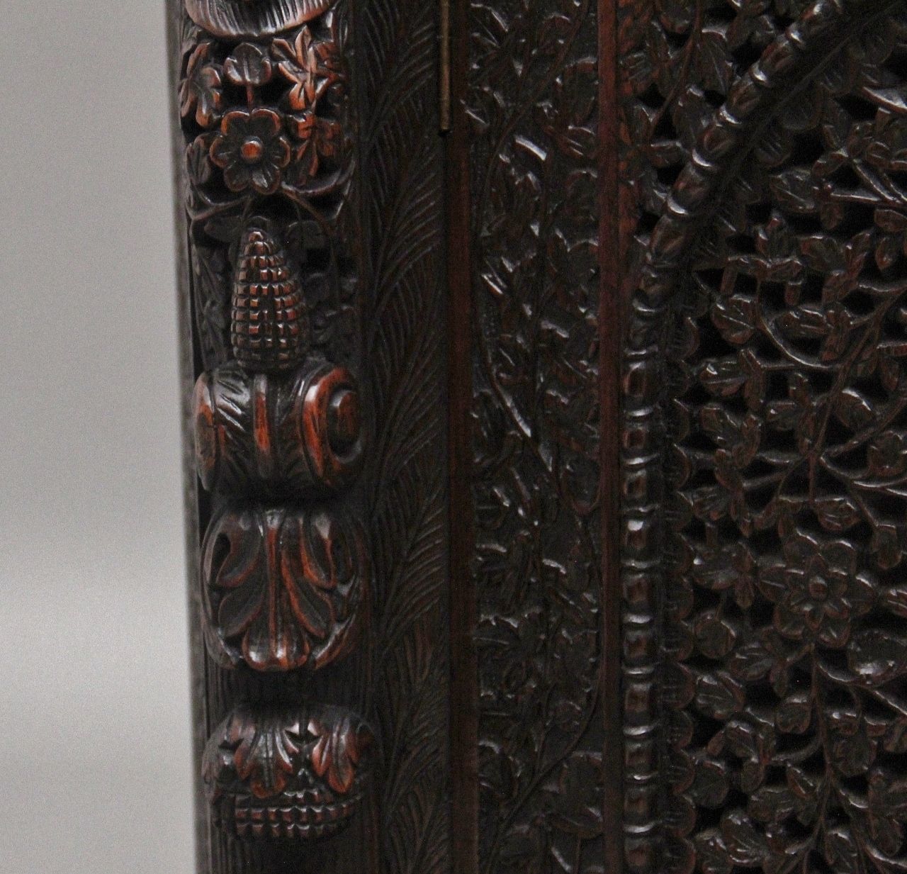 photo vinterior A Superb Quality 19th Century Anglo Indian Cabinet