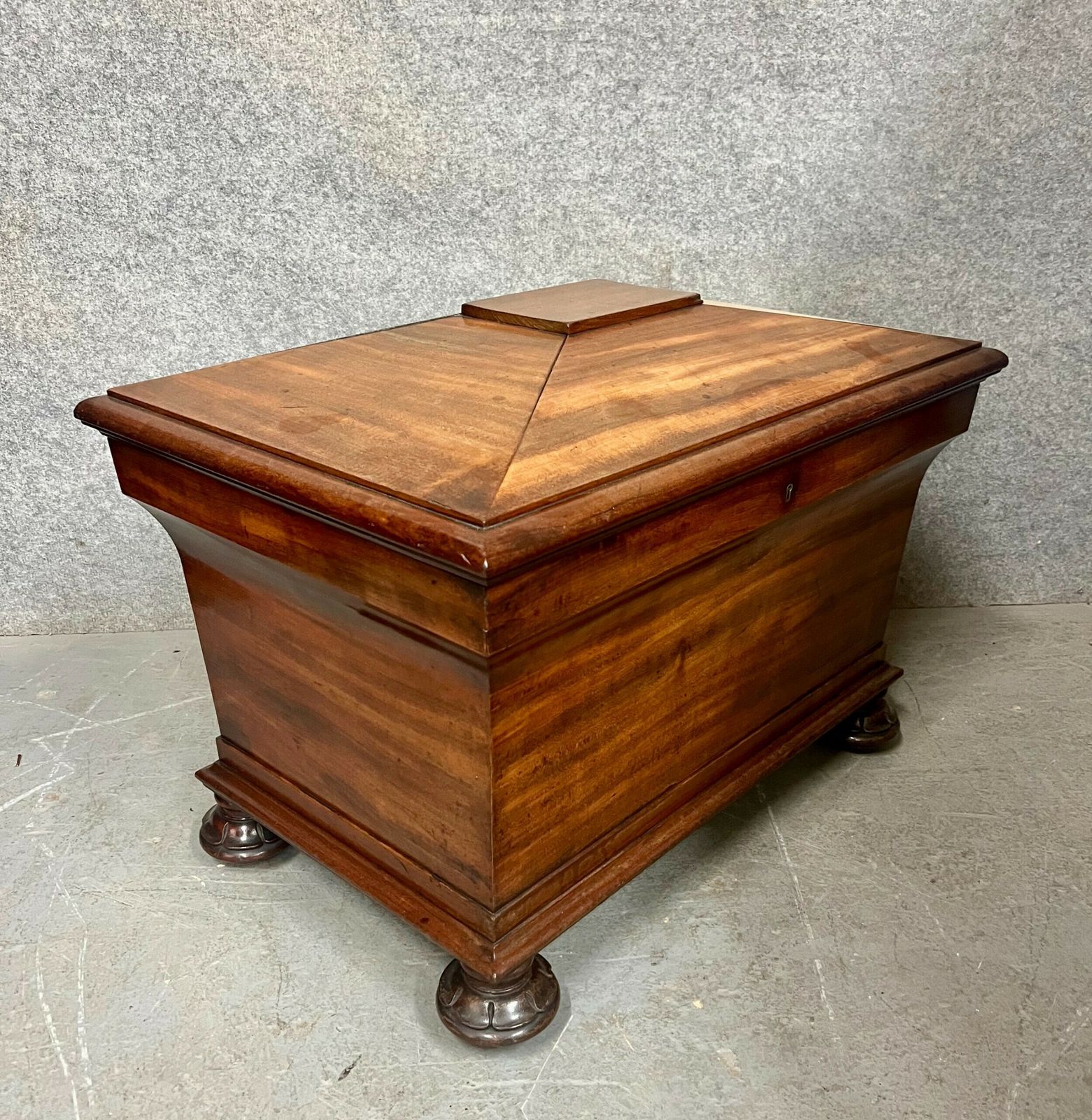 Irish Cellarette By Robert Strahan & Co Of Dublin