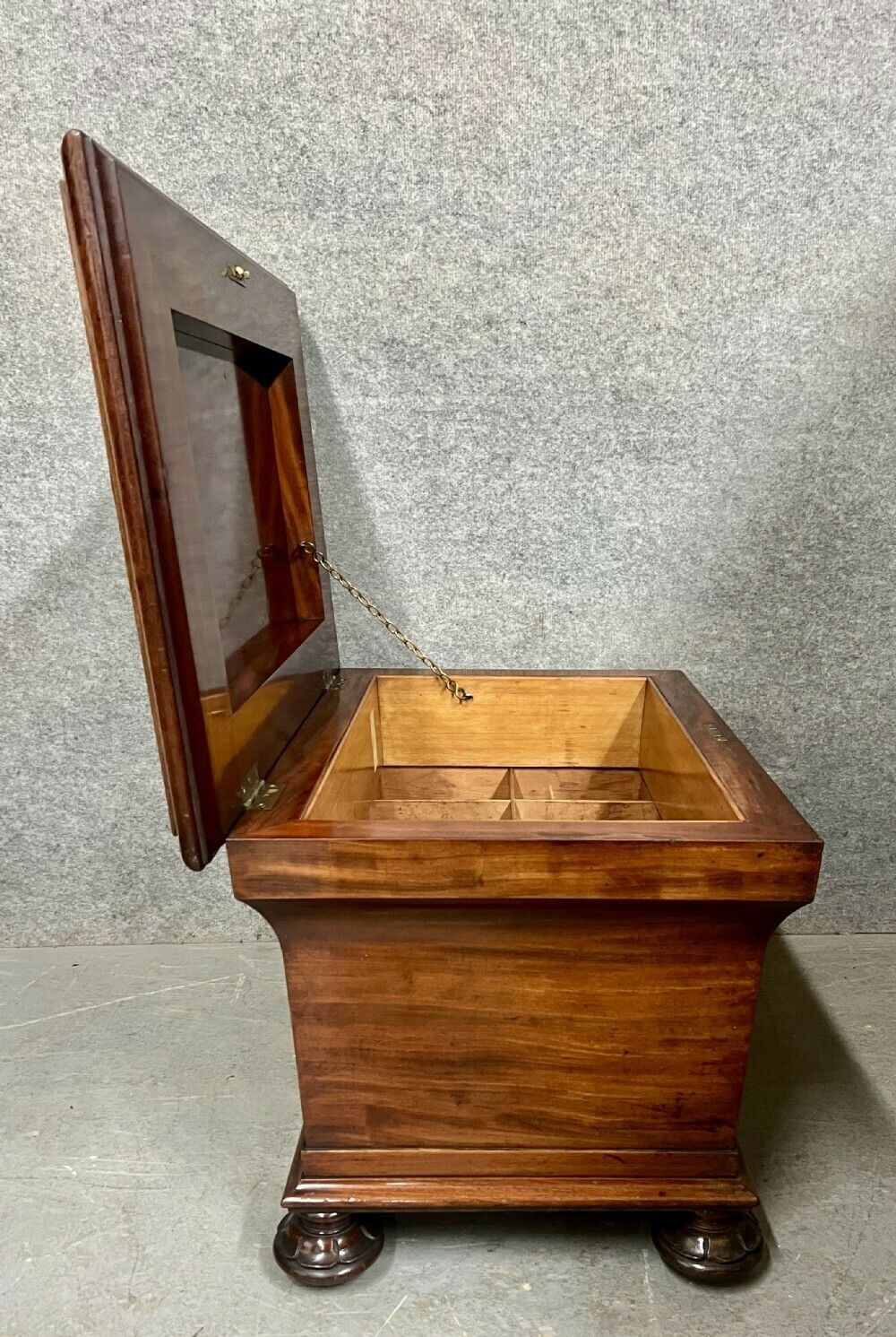 photo furniture Irish Cellarette By Robert Strahan & Co Of Dublin