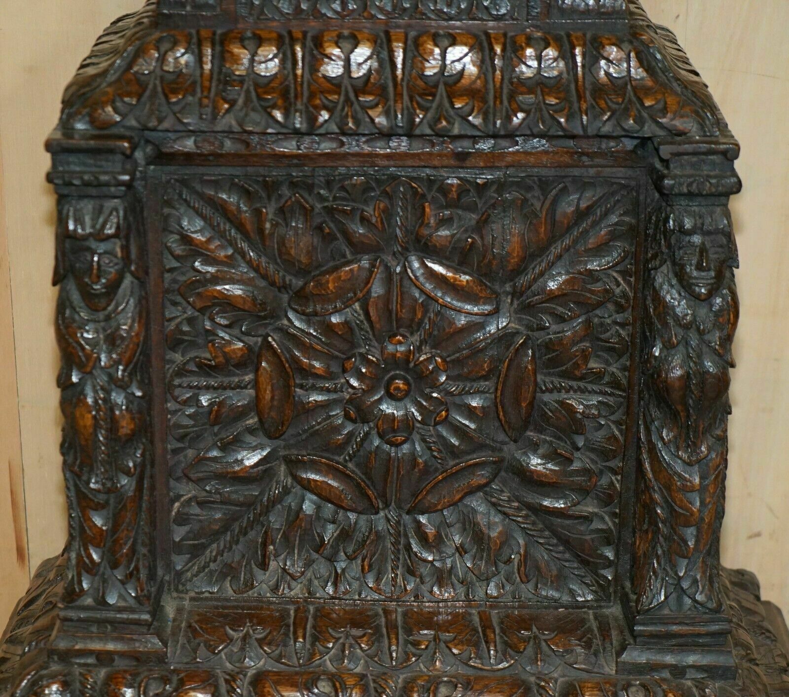 photo furniture Exquisite Antique Restored Hand Carved Grandfather Clock Case Depicting A King
