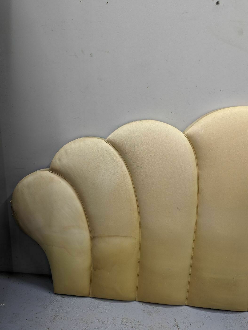 Polylobed Headboard In 1940 Hollywood Style Fabrics photo for sale