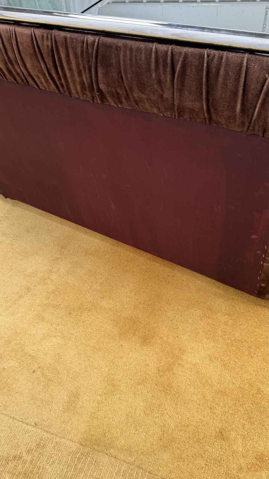 photo vinterior Superb 1970’s Brown Suede Vanity Dresser