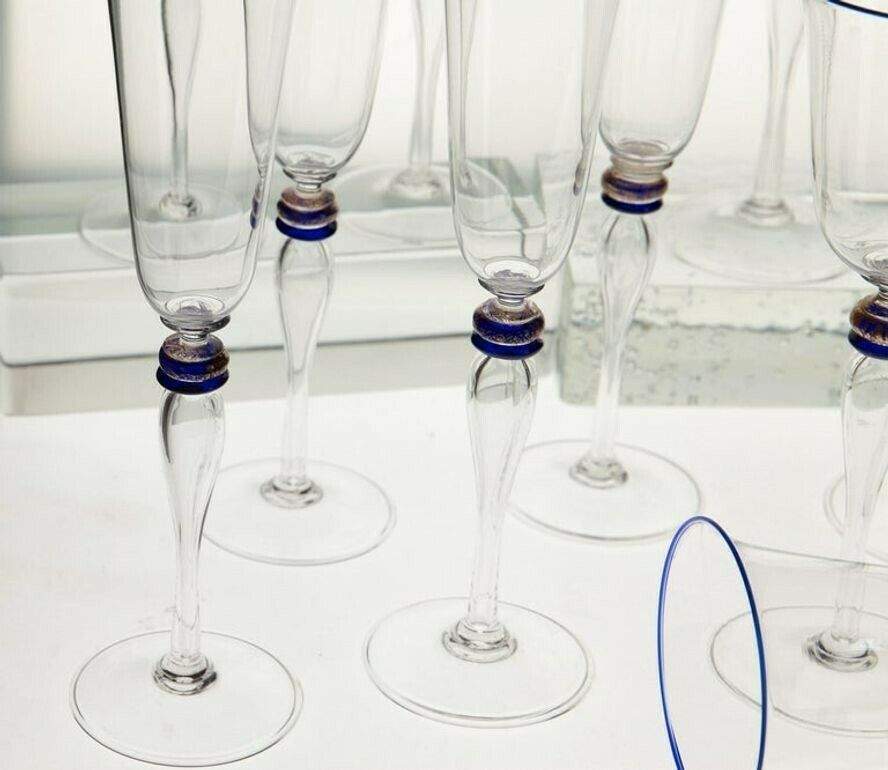 photo vinterior Set 6 Flutes And 6 Stem Glass Cenedese Murano Cobalt And Gold Accents, 80s