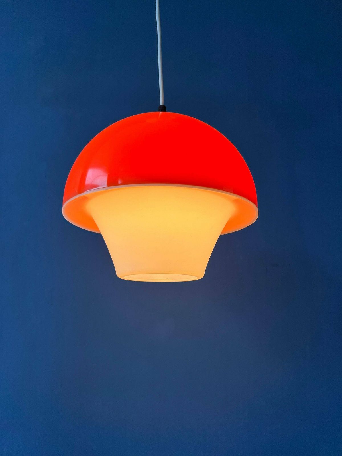 Hanglamp Van Acrylglas In Oranje En Wit, Space Age photo furniture