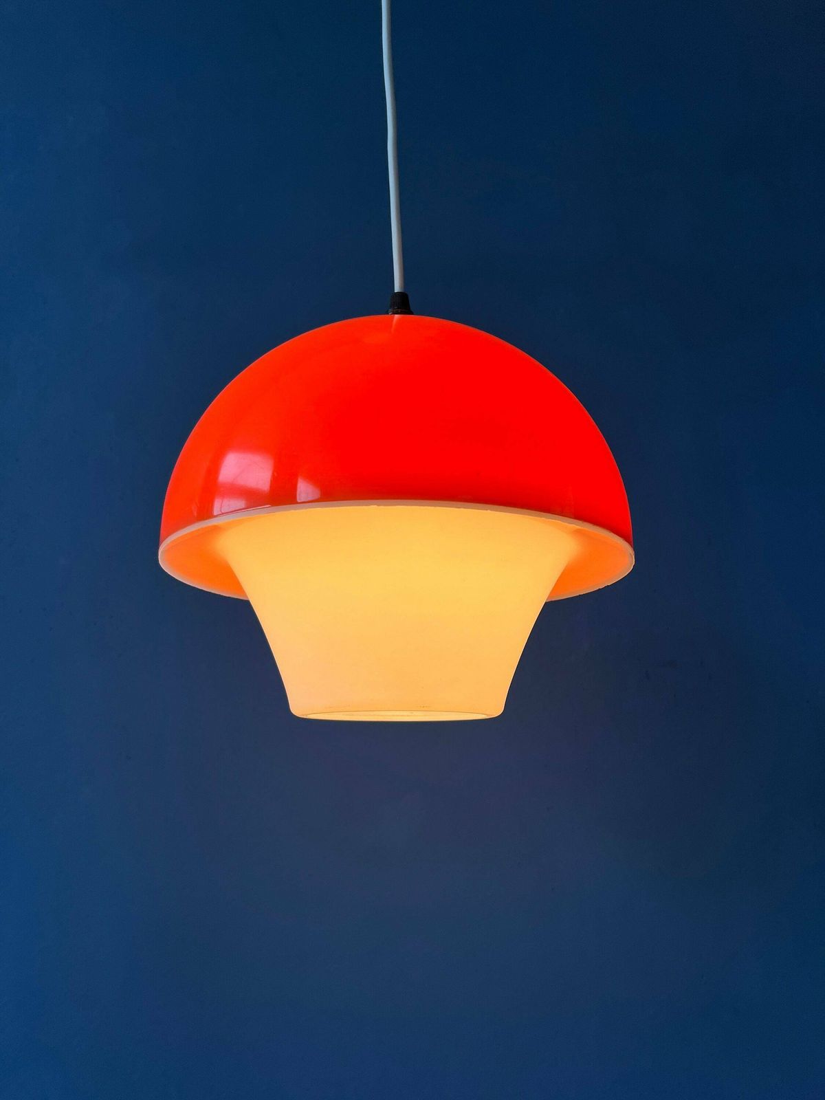 Hanglamp Van Acrylglas In Oranje En Wit, Space Age photo for sale