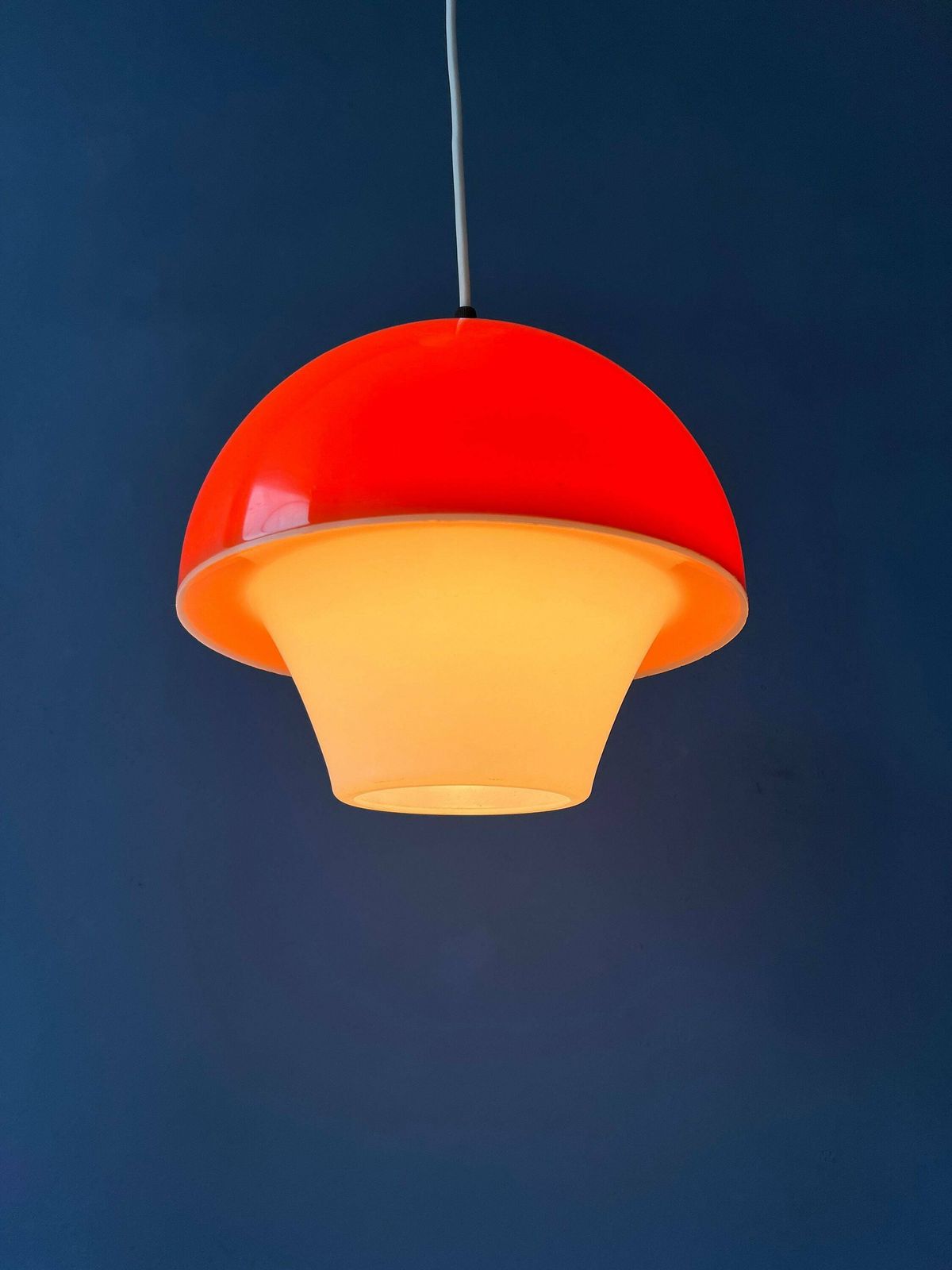 Hanglamp Van Acrylglas In Oranje En Wit, Space Age photo Verlichting