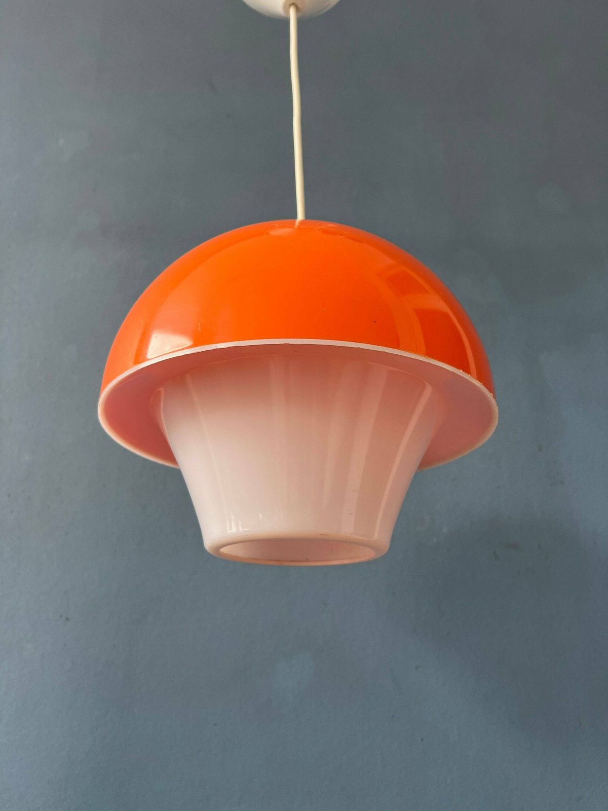 Hanglamp Van Acrylglas In Oranje En Wit, Space Age photo buy
