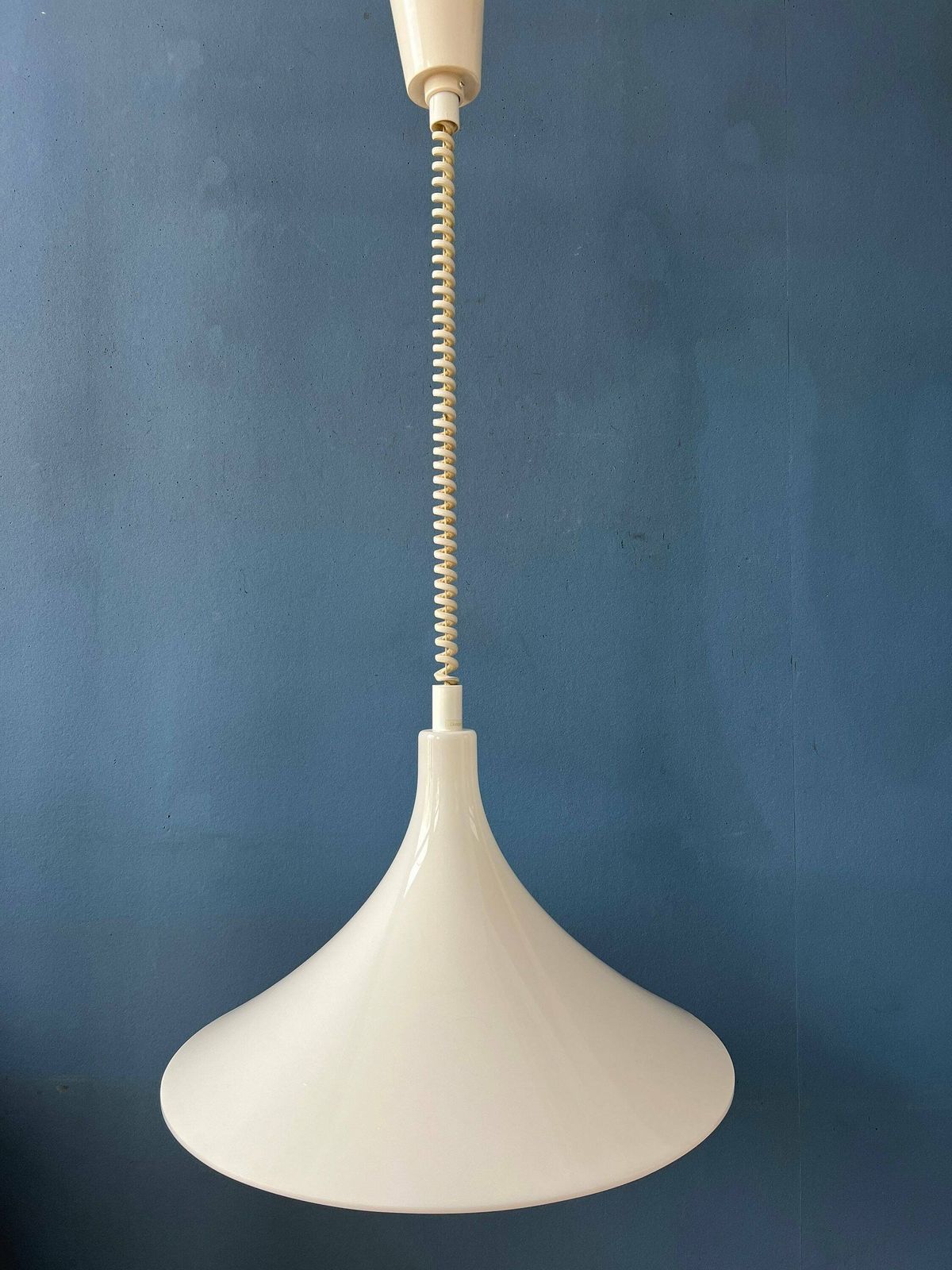Mid Century Witte Space Age Heksenhoed Hanglamp photo vinterior