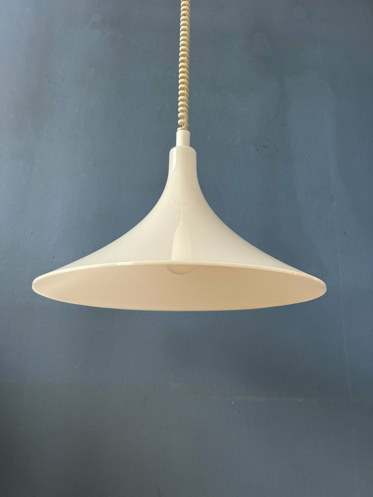 Mid Century Witte Space Age Heksenhoed Hanglamp photo vintage