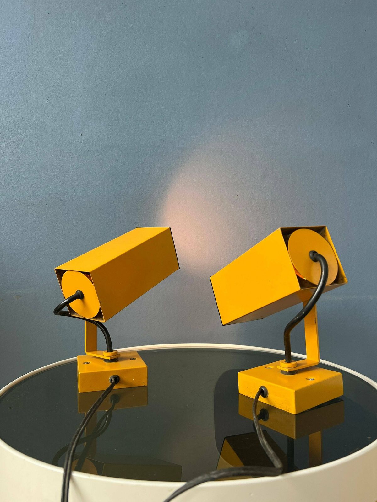 Rode Space Age Oogvormige Wandlampen (Of Bureaulampen) photo furniture