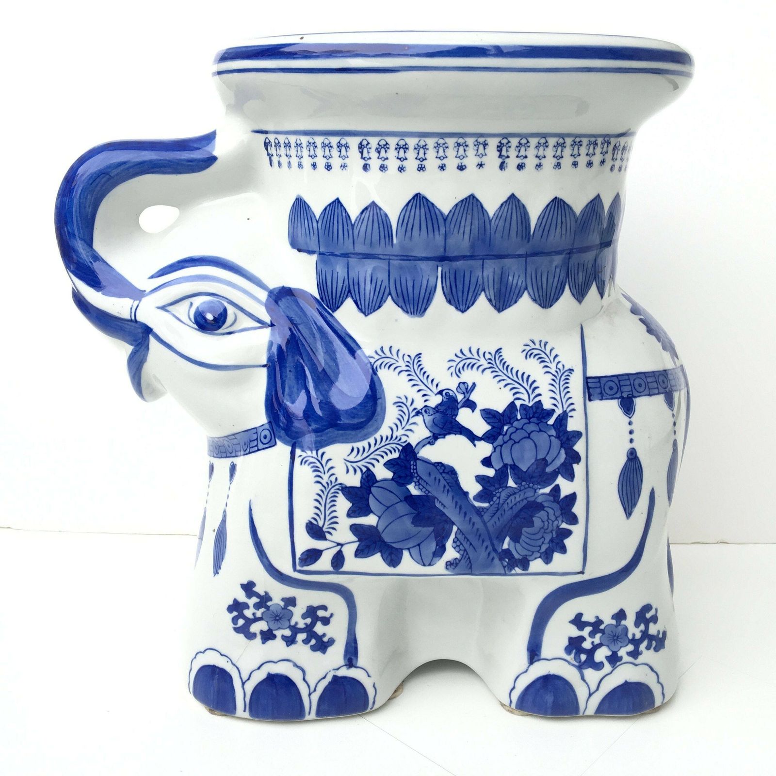Blauw Witte Keramische Olifanten | 2 Tuinkrukjes | Vintage Plantenstandaard photo 596.0