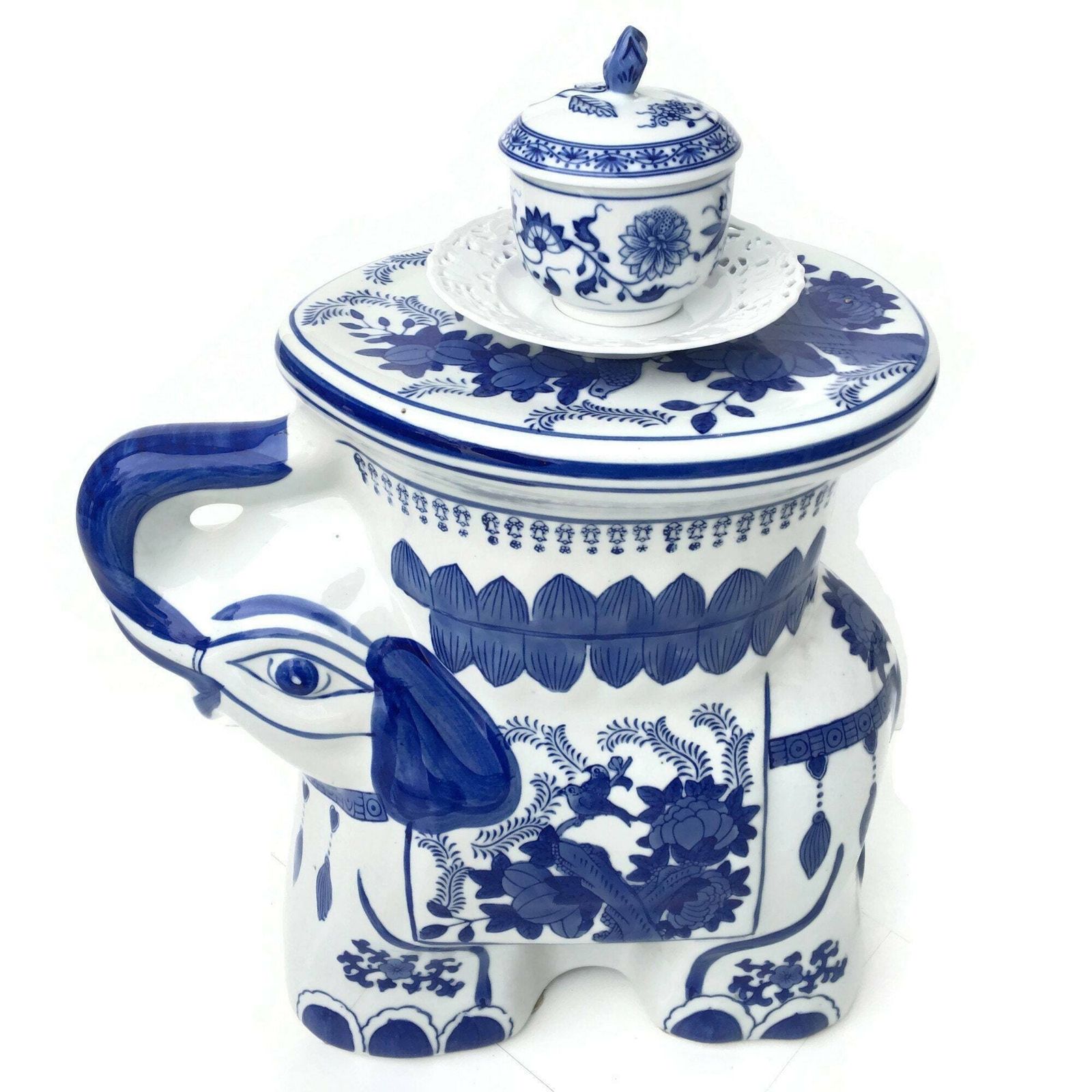 Blauw Witte Keramische Olifanten | 2 Tuinkrukjes | Vintage Plantenstandaard photo vinterior