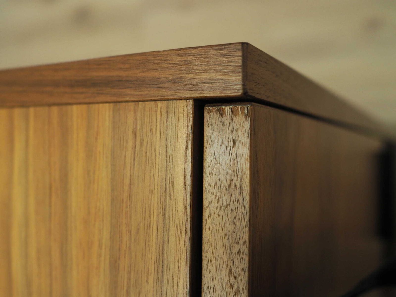 photo buy Walnootfineer Kast, Scandinavisch Design