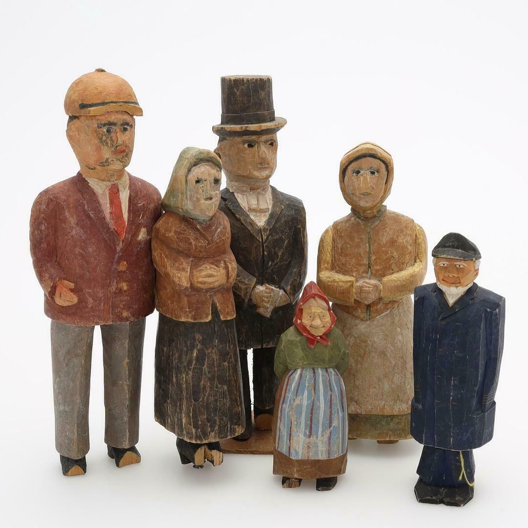 A Set Of 6 Antique Decorative Wooden Figurine Of A Family Carving Sculptures photo 1700.0