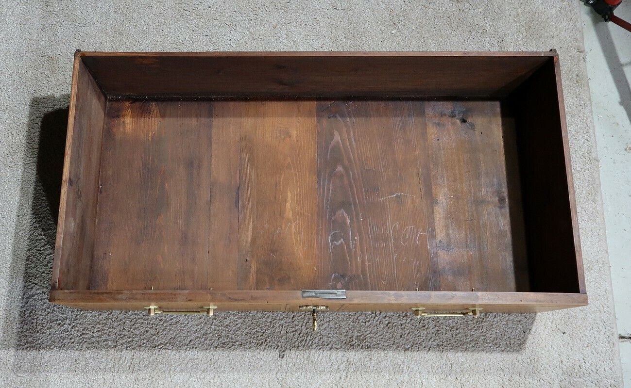 photo vinterior Small Regional Walnut Commode, Louis XVI Style – Early 19th Century