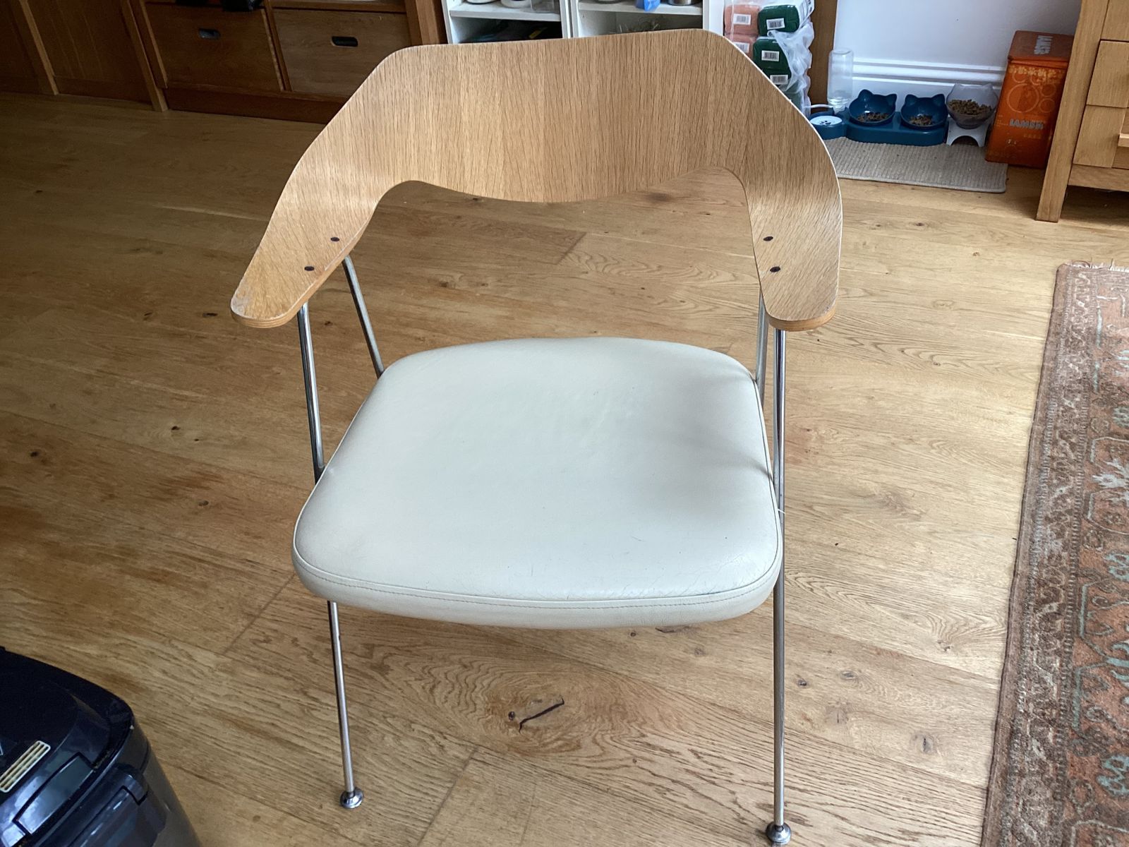 Robin Day 675 X 4 photo furniture