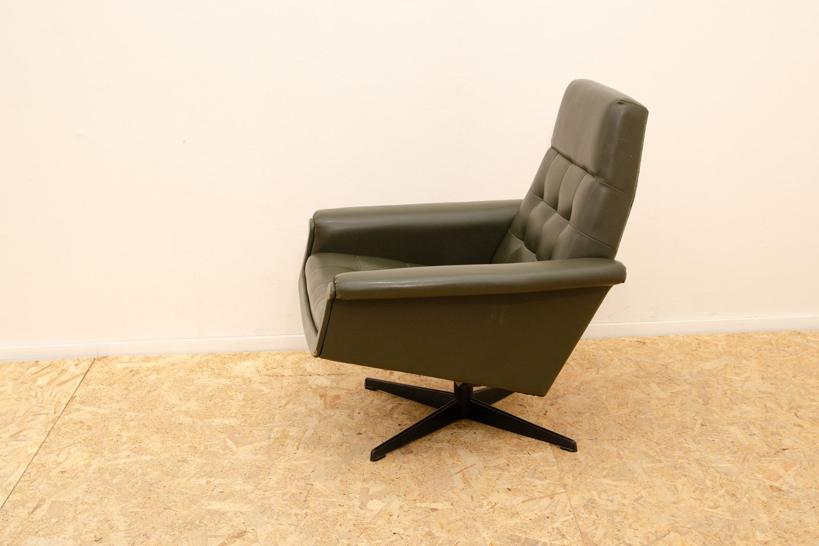 Mid Century Czechoslovak Swivel Armchair, 1970´S, Central Europe photo vinterior