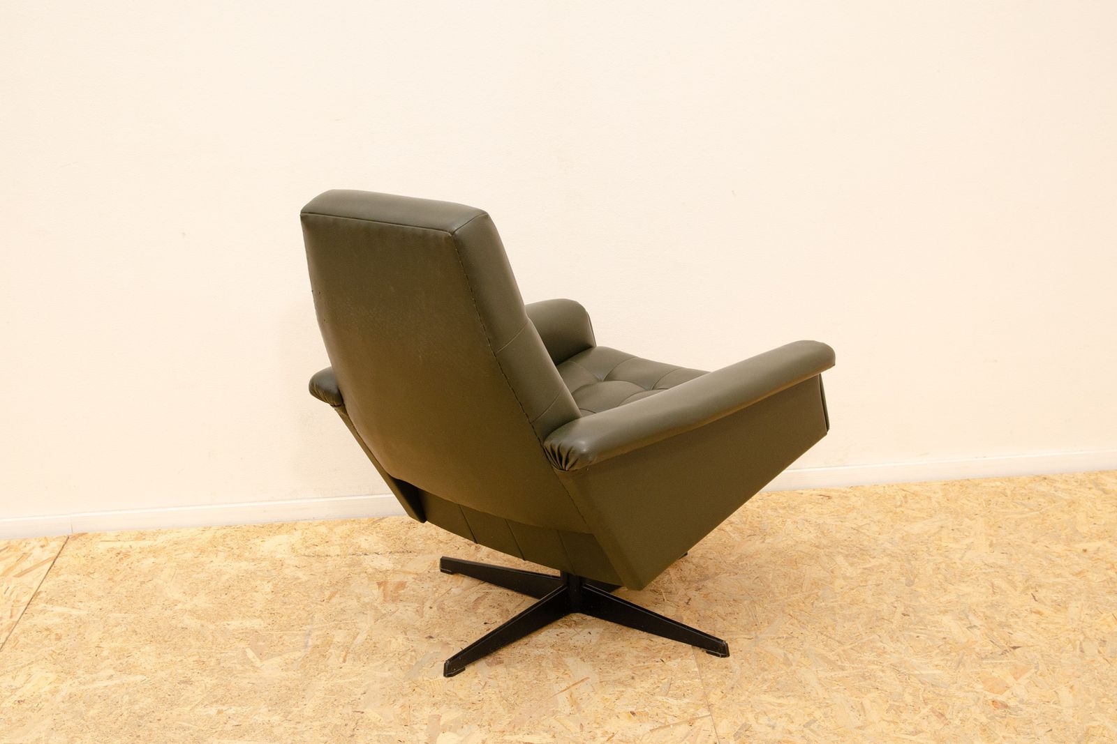 Mid Century Czechoslovak Swivel Armchair, 1970´S, Central Europe photo vintage