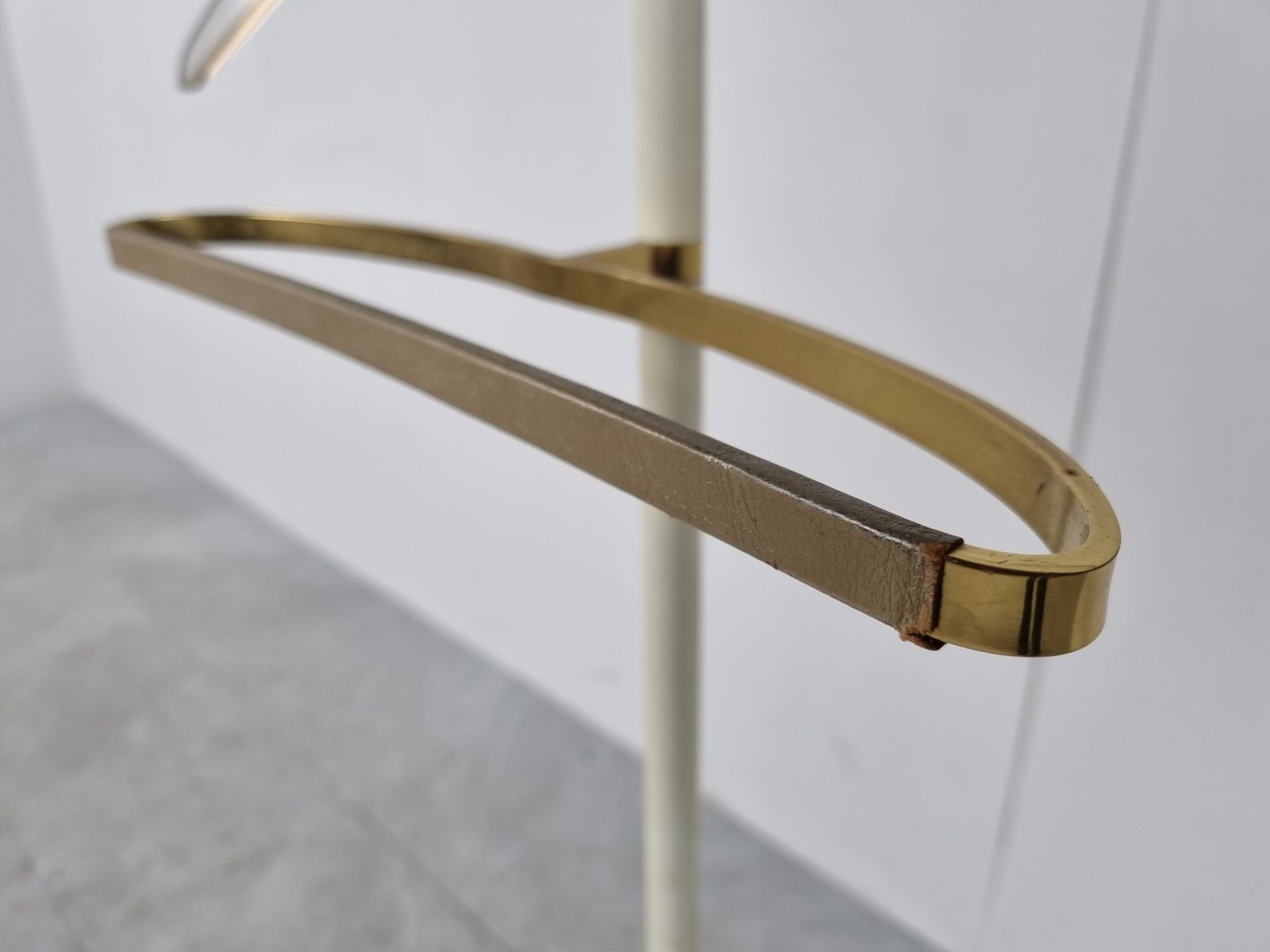 photo vinterior Sculptural Valet Stand By Vereinigte Werkstätten, 1950s