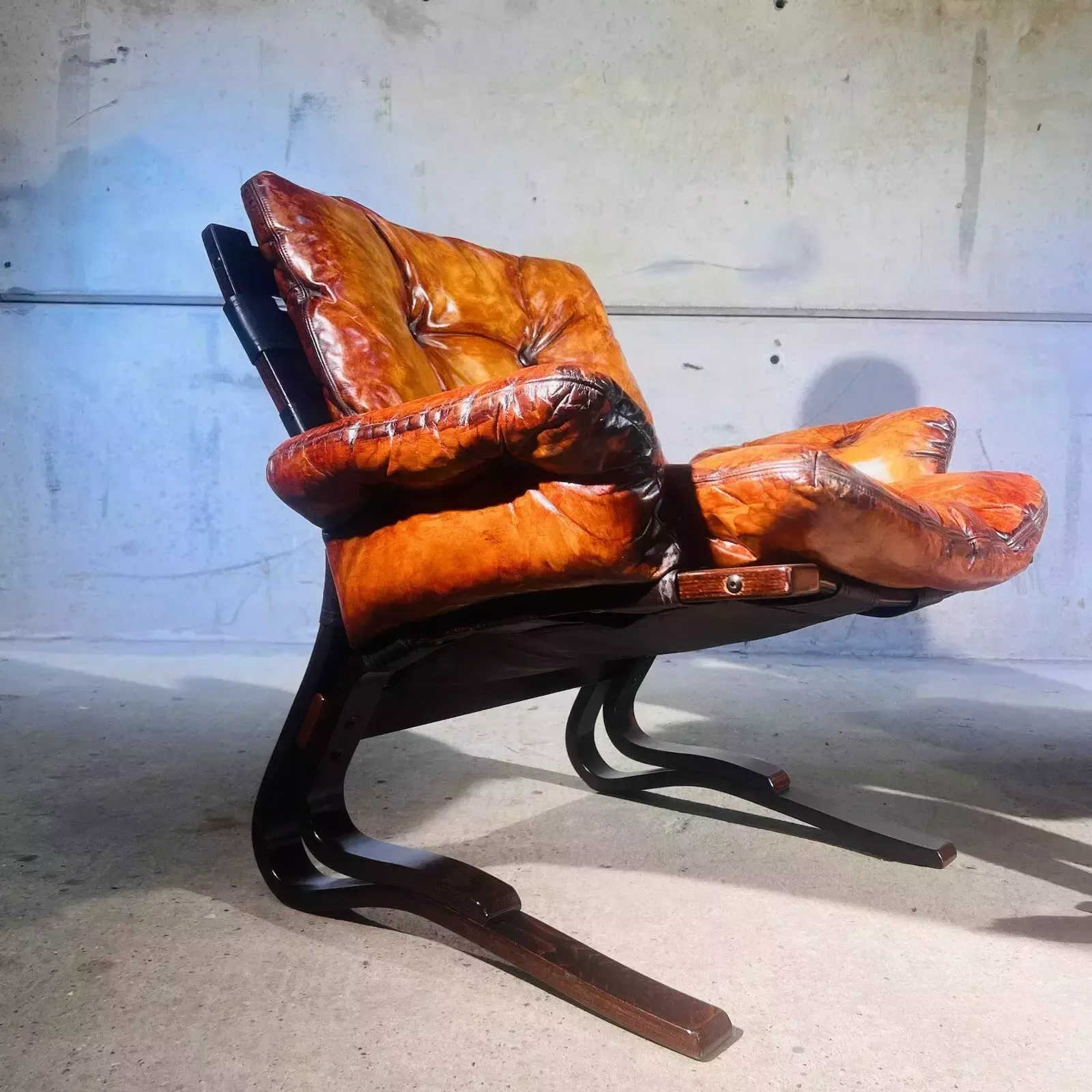 photo vinterior Pair Of Vintage Norwegian Mid C Tan Leather Armchairs By Oddvin Rykke