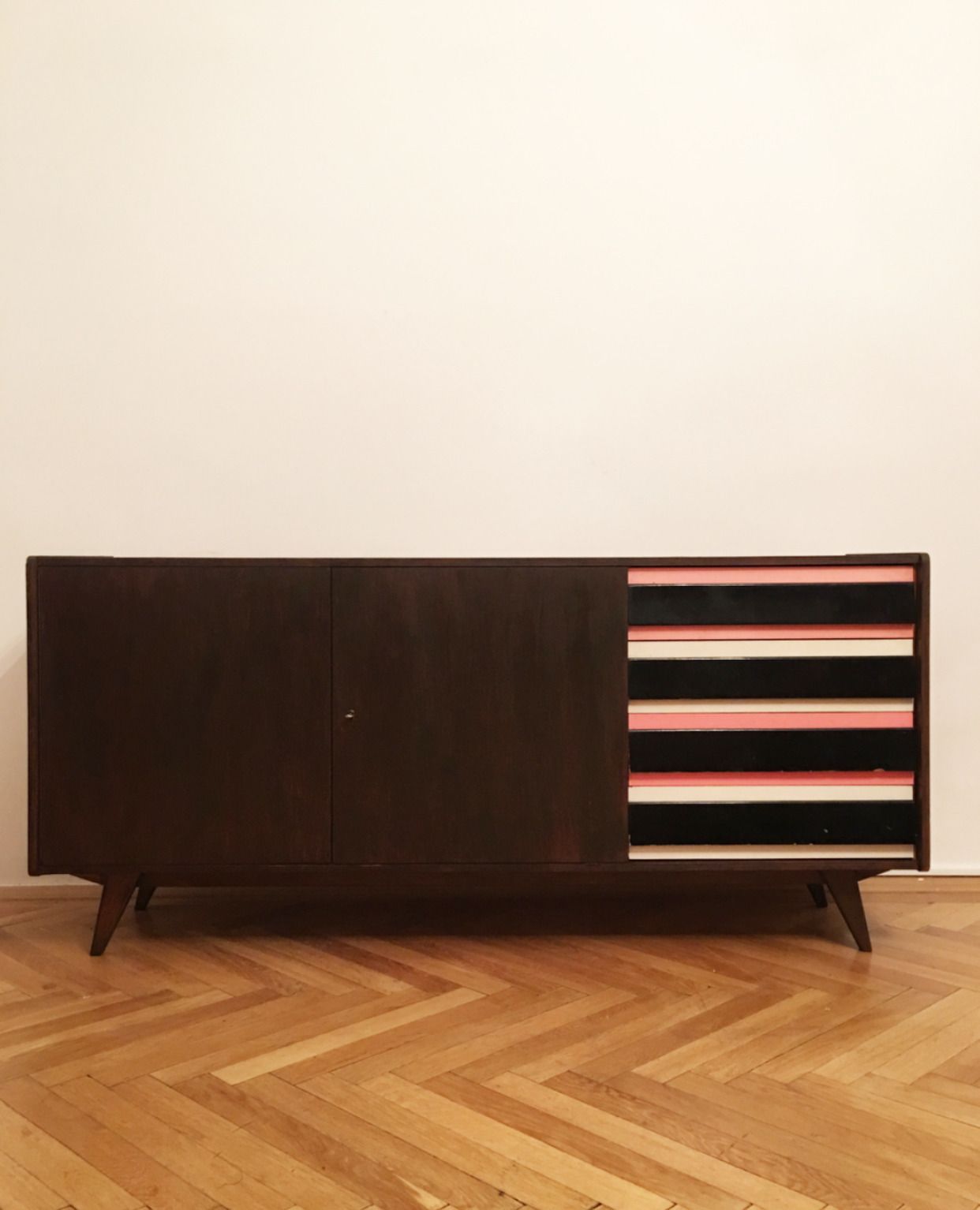 Dresser Jiri Jiroutek For Interier Praha – U 460 Pink&Gray