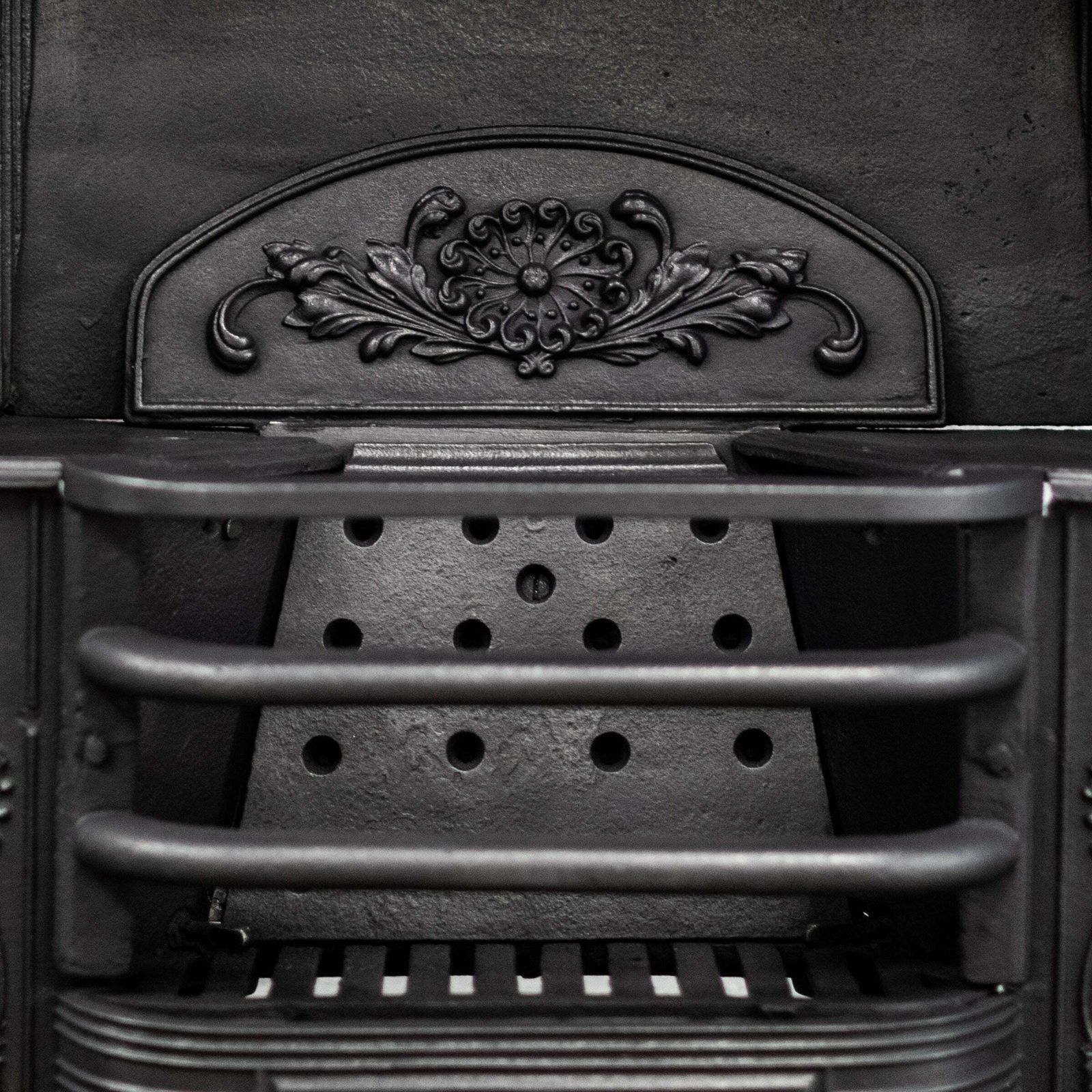 photo furniture Antique Georgian Cast Iron Hob Grate