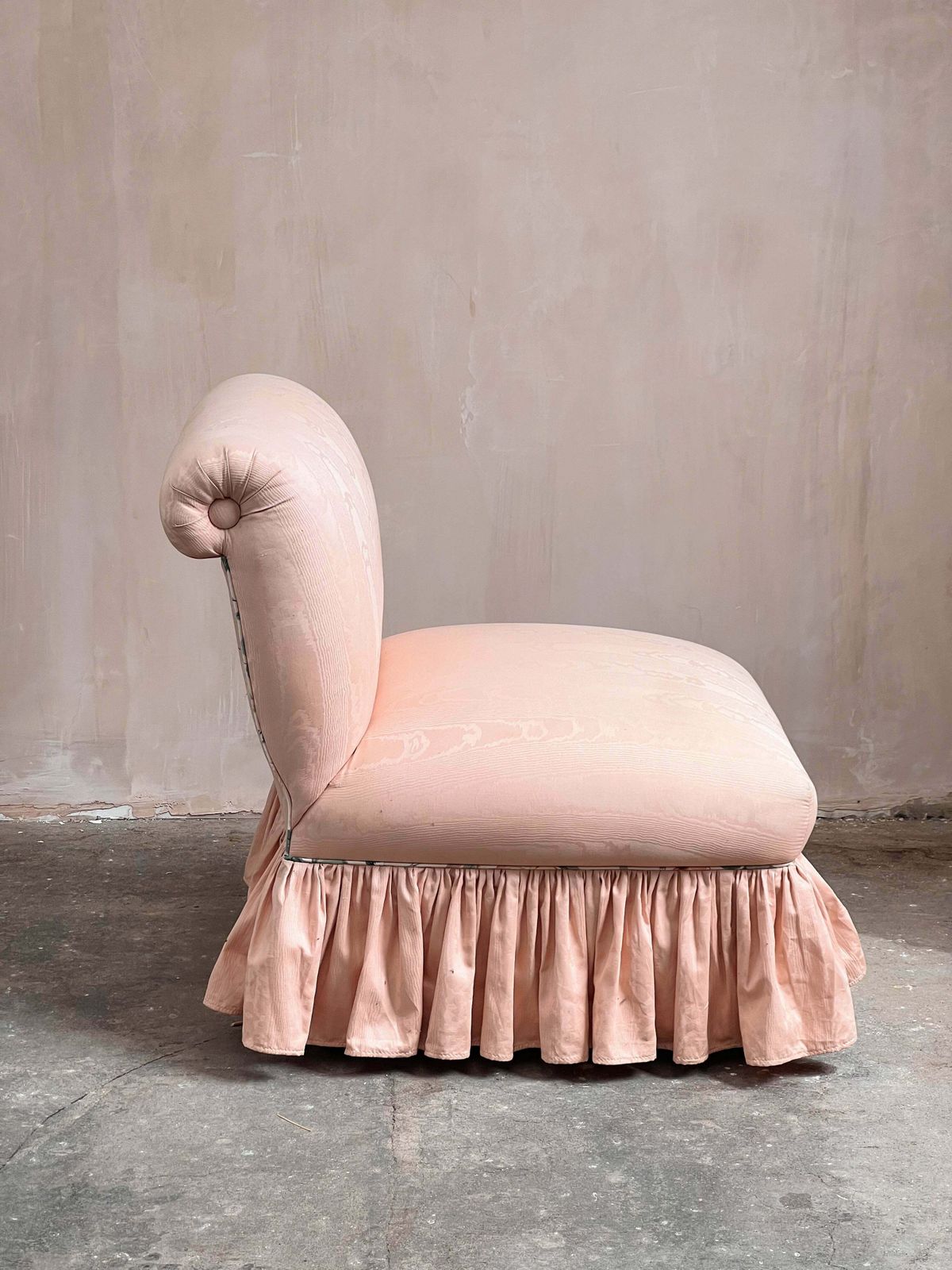 1980s American Blush Pink/Peach Moire Large Silk Frilly Chair photo furniture