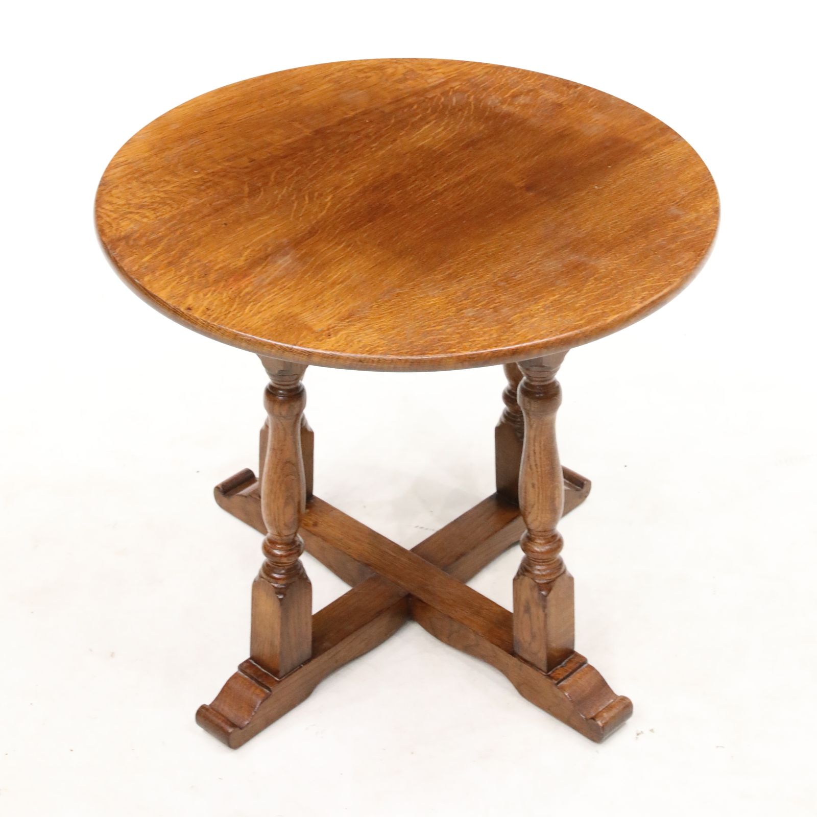 Old Charm Style Round Side Coffee Table Utility Furniture Stamp photo 187.0