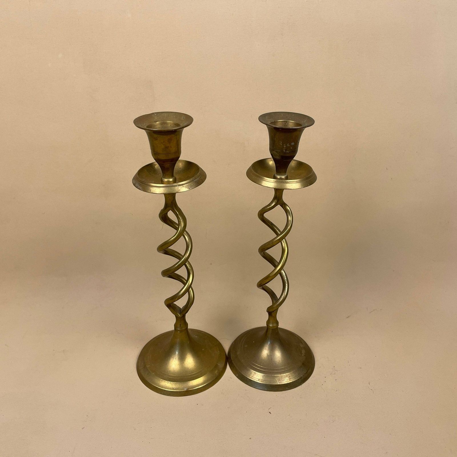 Antique Matching Pair Of Twisted Gold Solid Brass Metal Candlestick Candle Stick Heavy Vintage Column Taper Dinner Candlesticks Twist