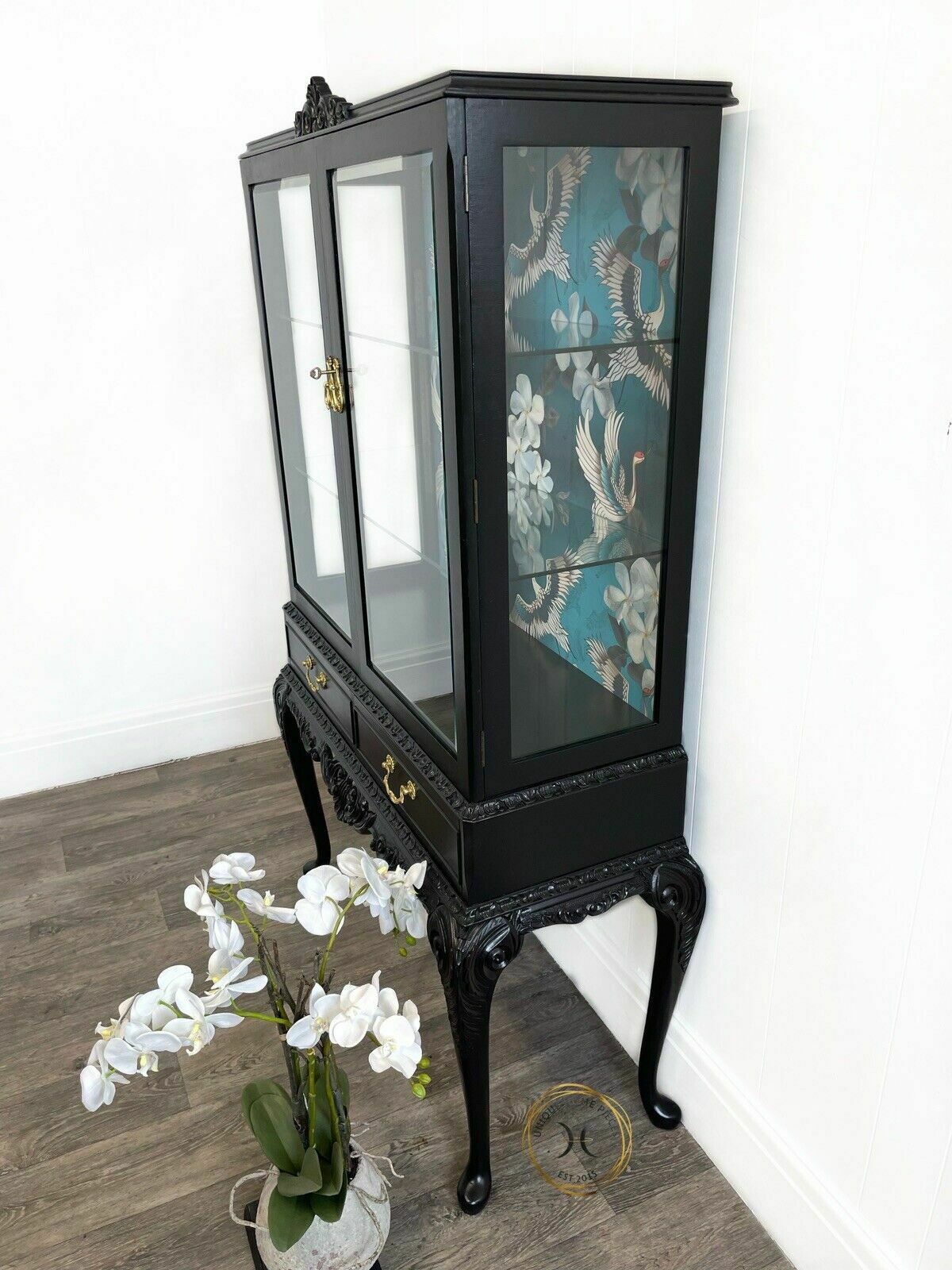 Black Bevelled Glass Door Display Cabinet With Turquoise Crane Design photo for sale
