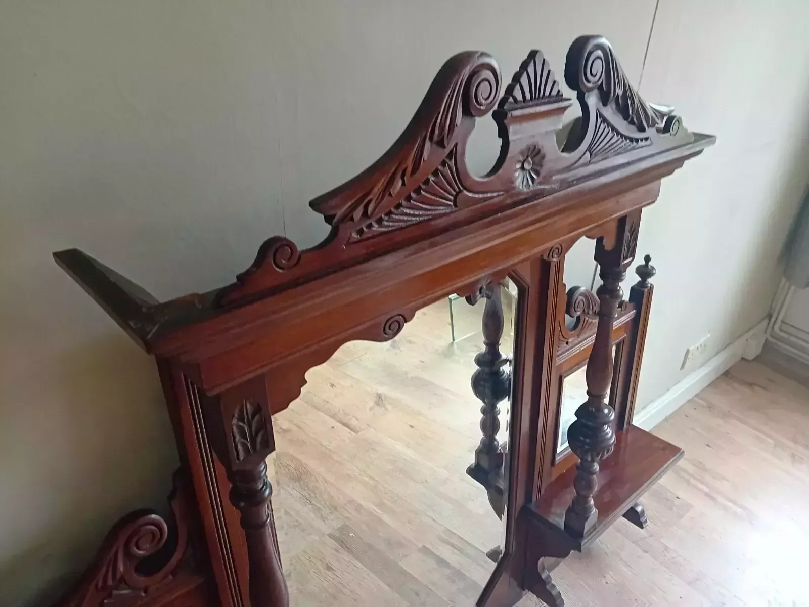 photo furniture Beautiful Circa 1880 Victorian Mahogany Antique Overmantel Mirror