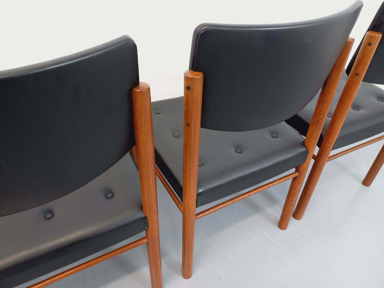 Furniture 4 Scandinavian Chairs In Teak And Skai photo